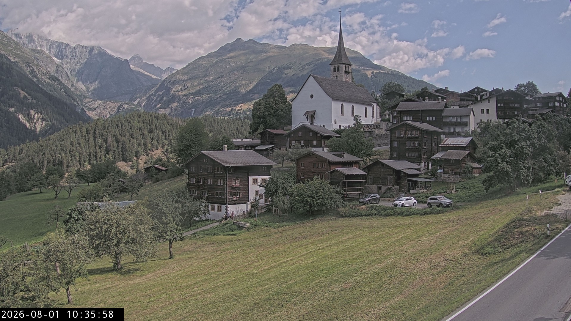 Archiv Foto Webcam Dorfansicht Ernen mit Kirche