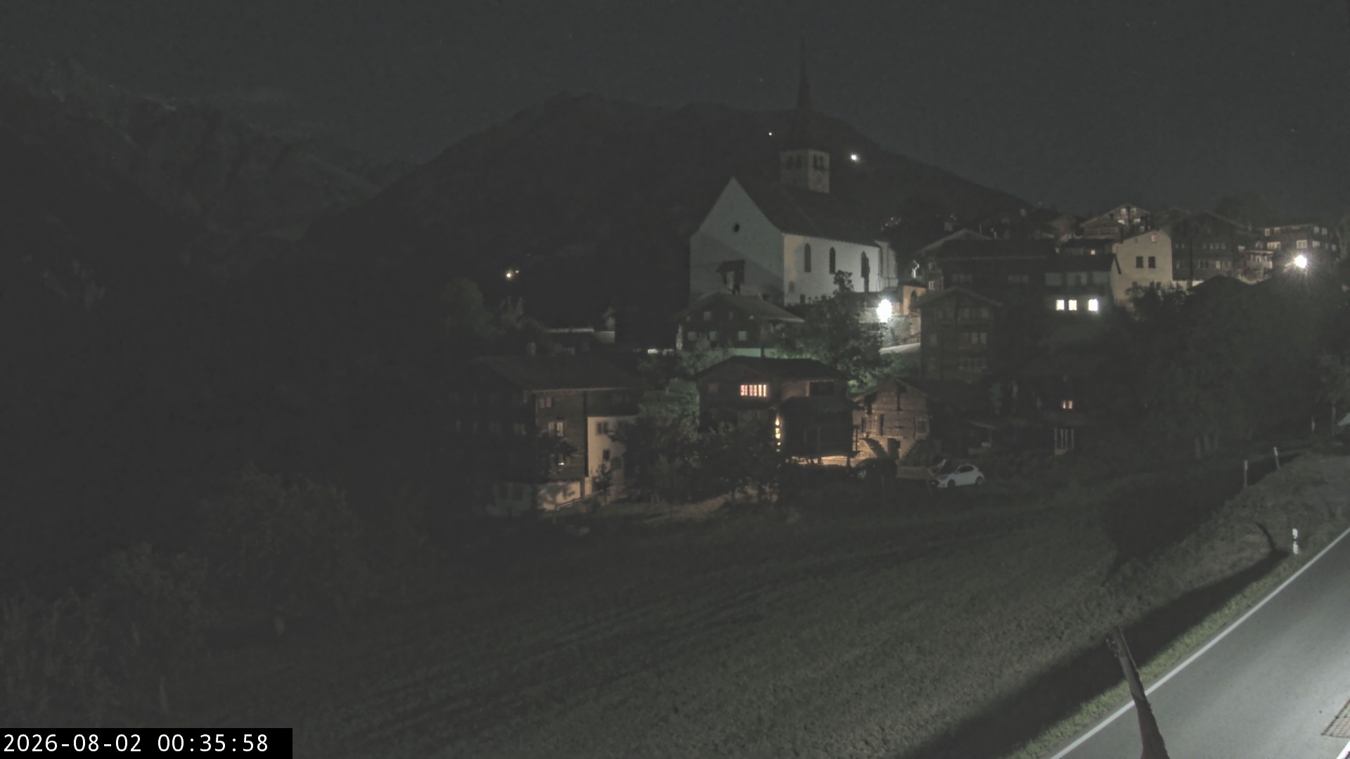 Archiv Foto Webcam Dorfansicht Ernen mit Kirche