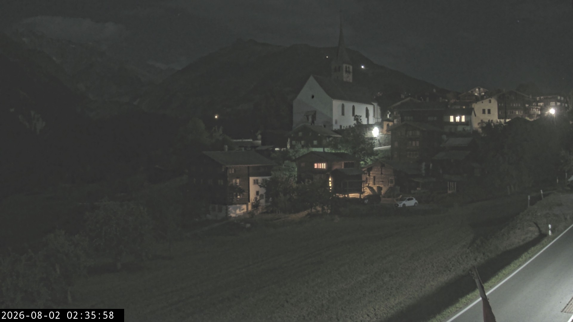 Archiv Foto Webcam Dorfansicht Ernen mit Kirche