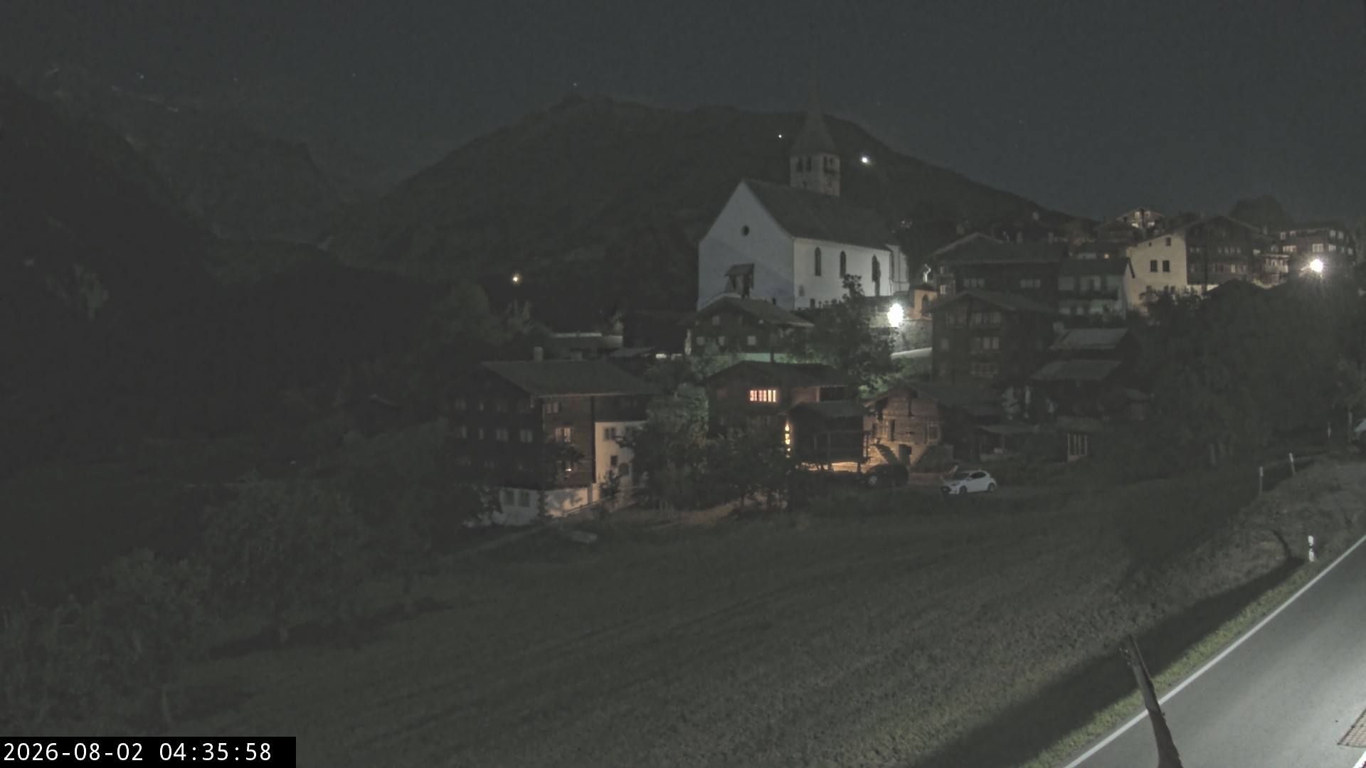 Archiv Foto Webcam Dorfansicht Ernen mit Kirche