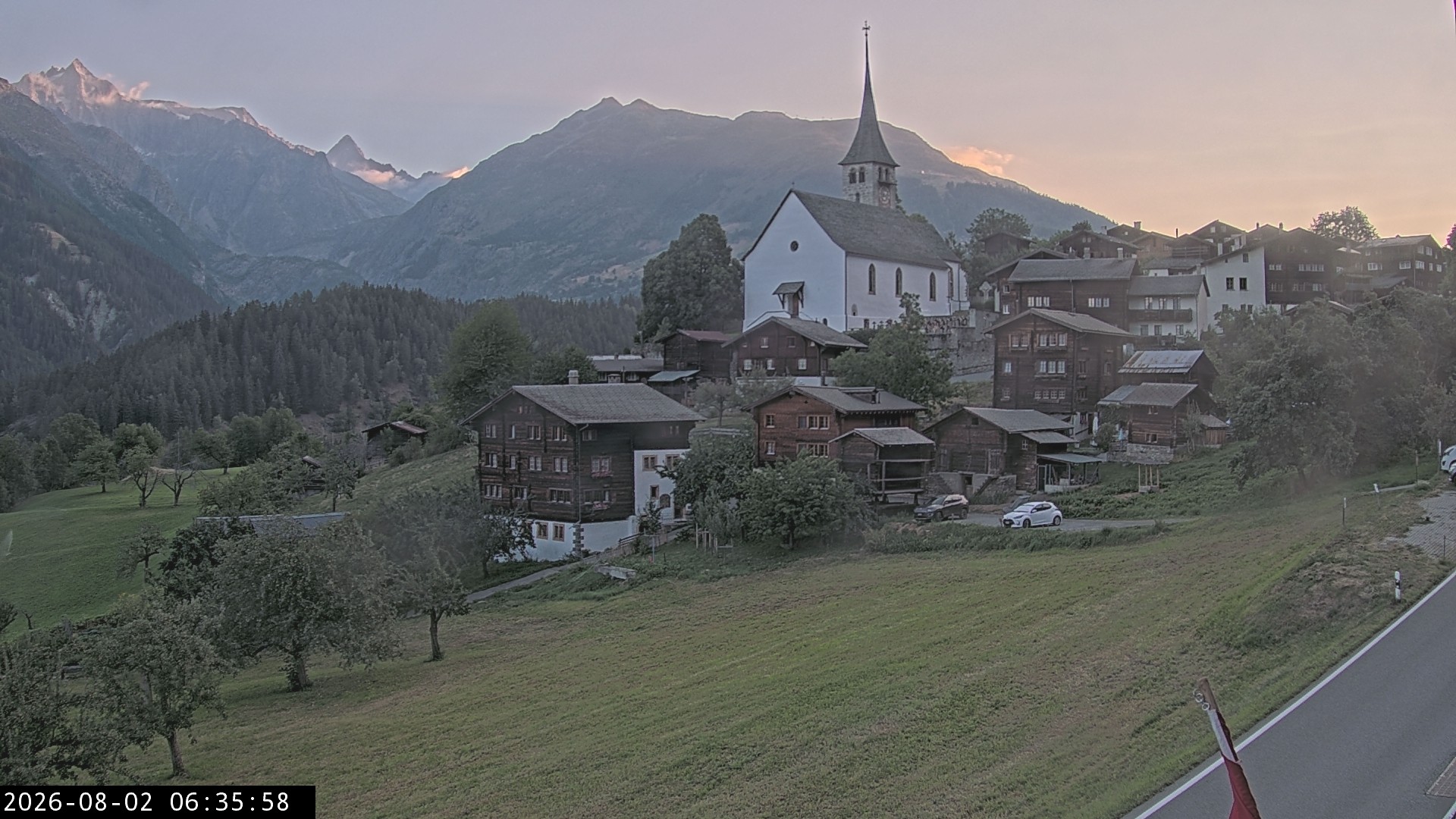 Archiv Foto Webcam Dorfansicht Ernen mit Kirche
