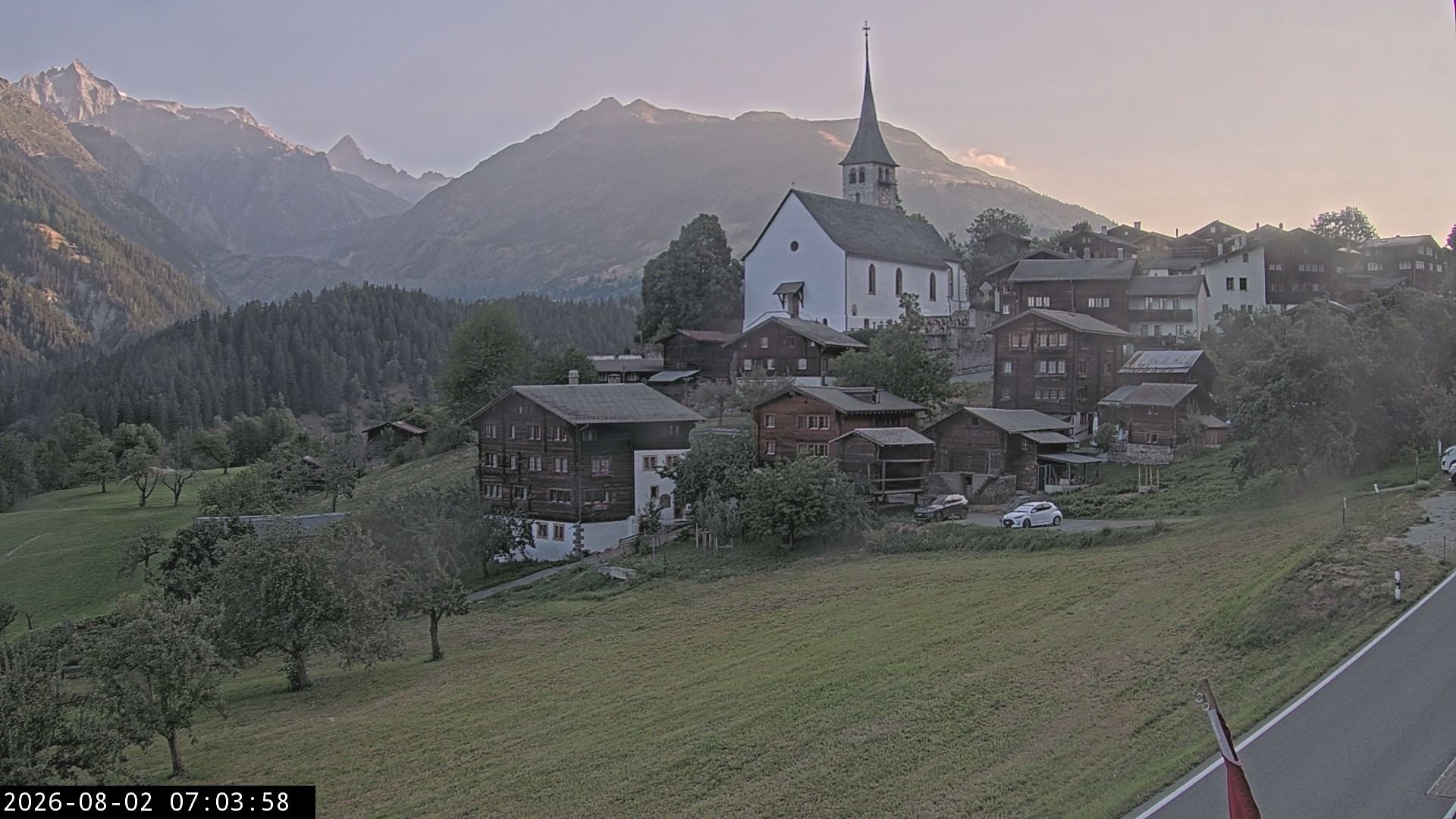 Archiv Foto Webcam Dorfansicht Ernen mit Kirche