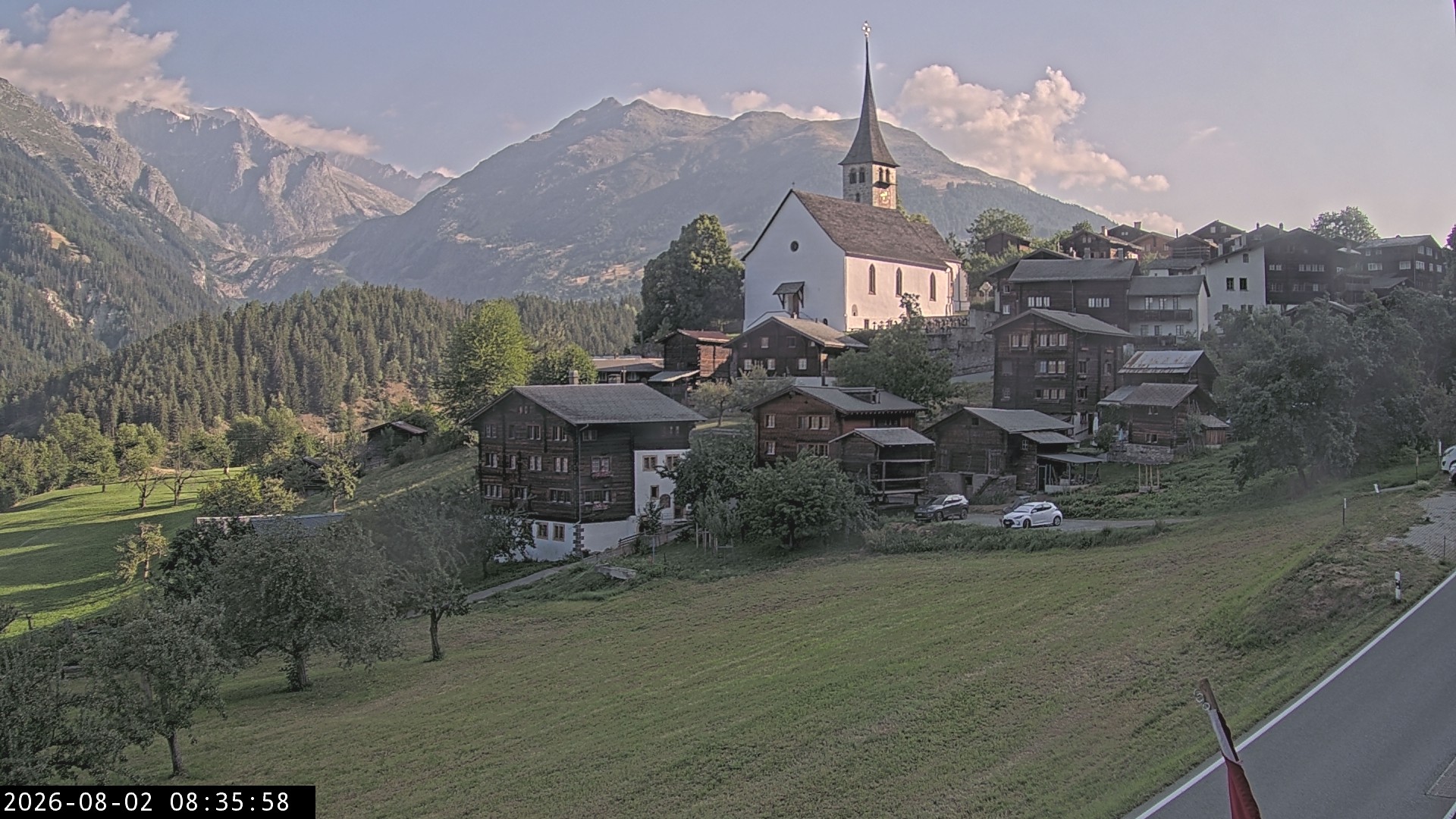 Archiv Foto Webcam Dorfansicht Ernen mit Kirche