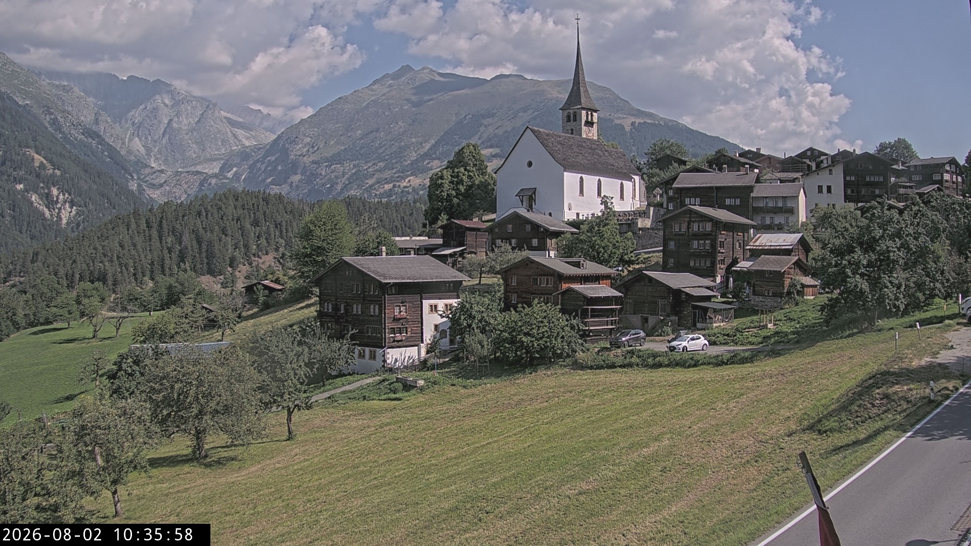 Archiv Foto Webcam Dorfansicht Ernen mit Kirche