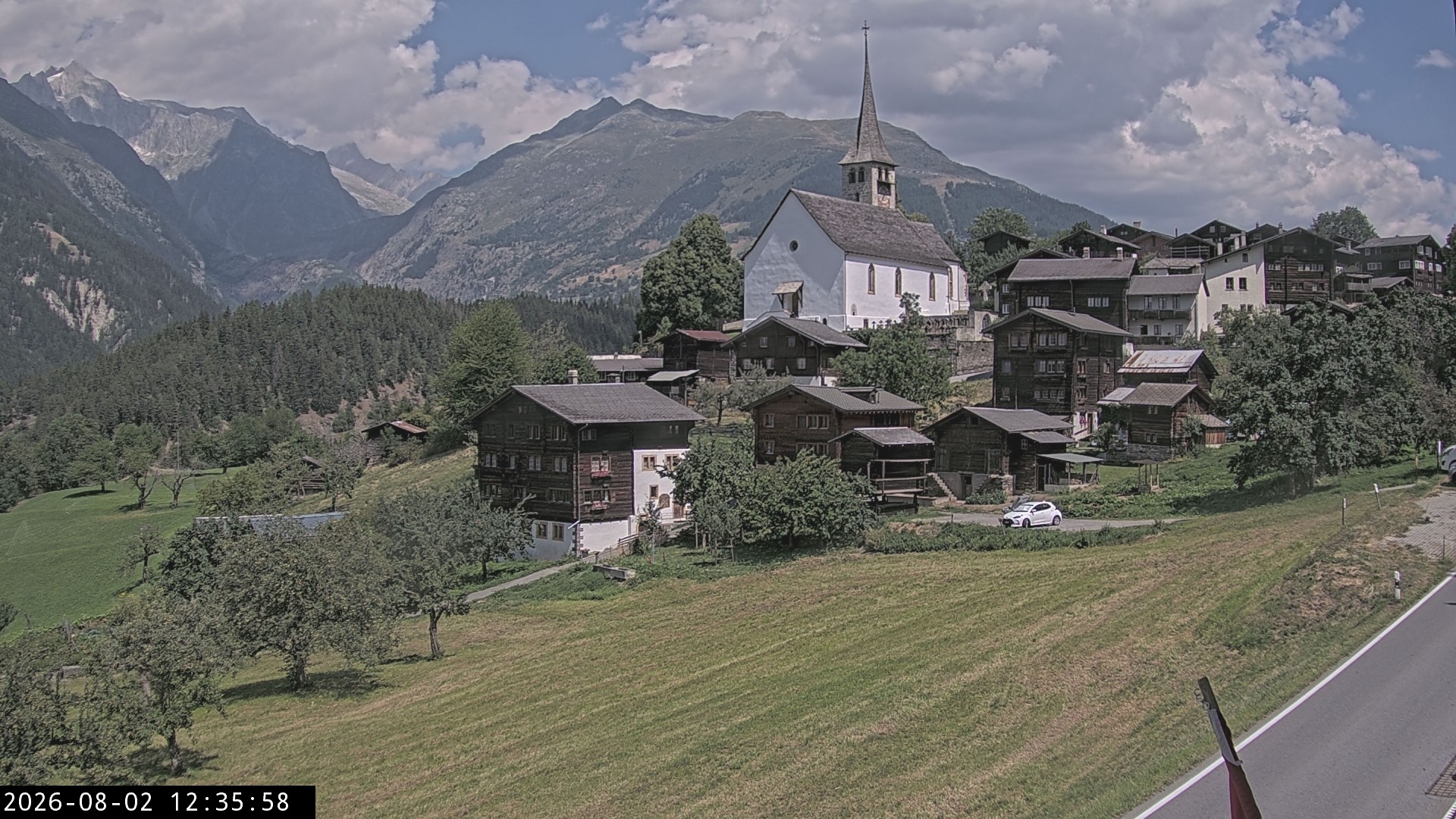 Archiv Foto Webcam Dorfansicht Ernen mit Kirche