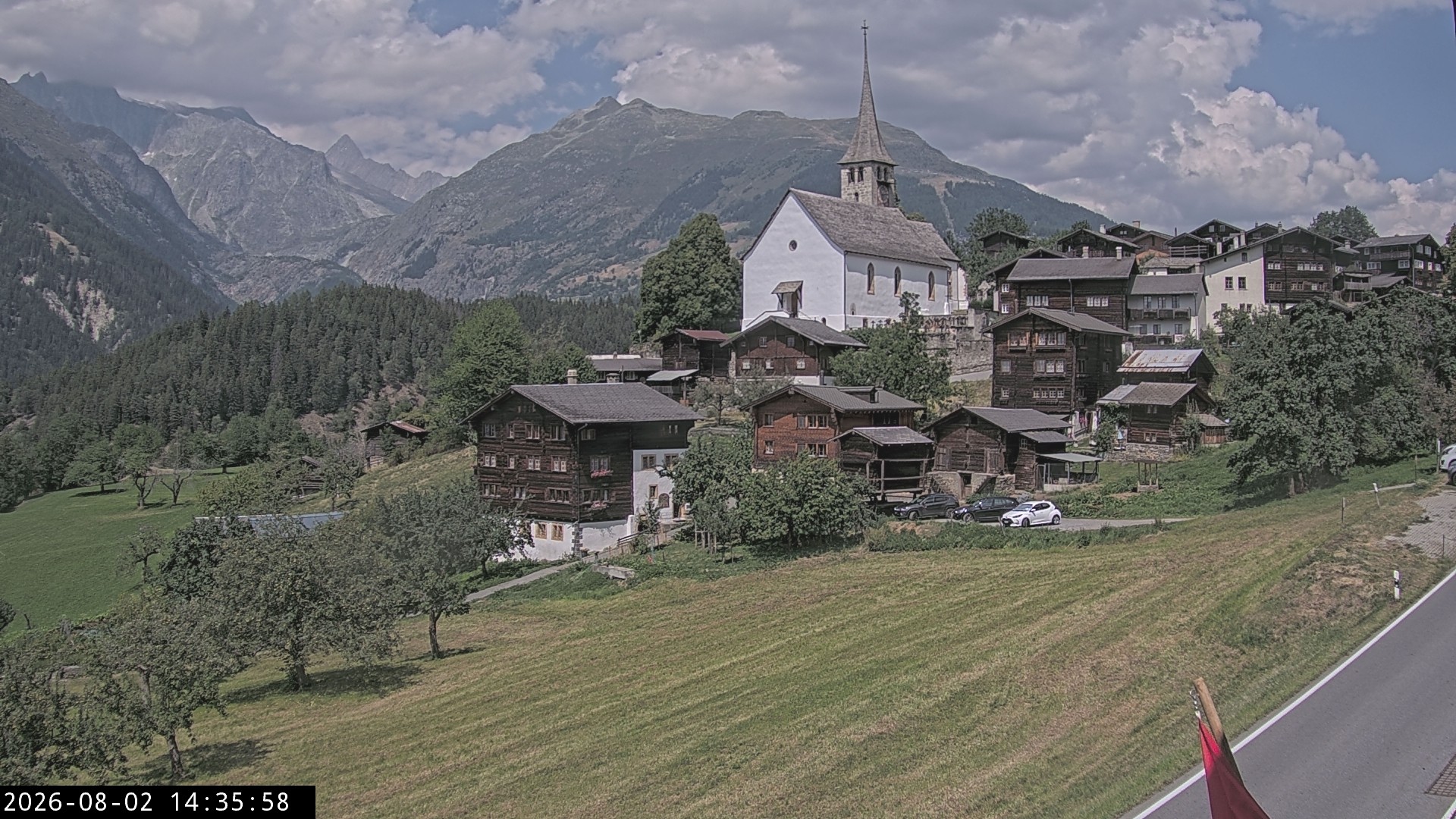 Archiv Foto Webcam Dorfansicht Ernen mit Kirche