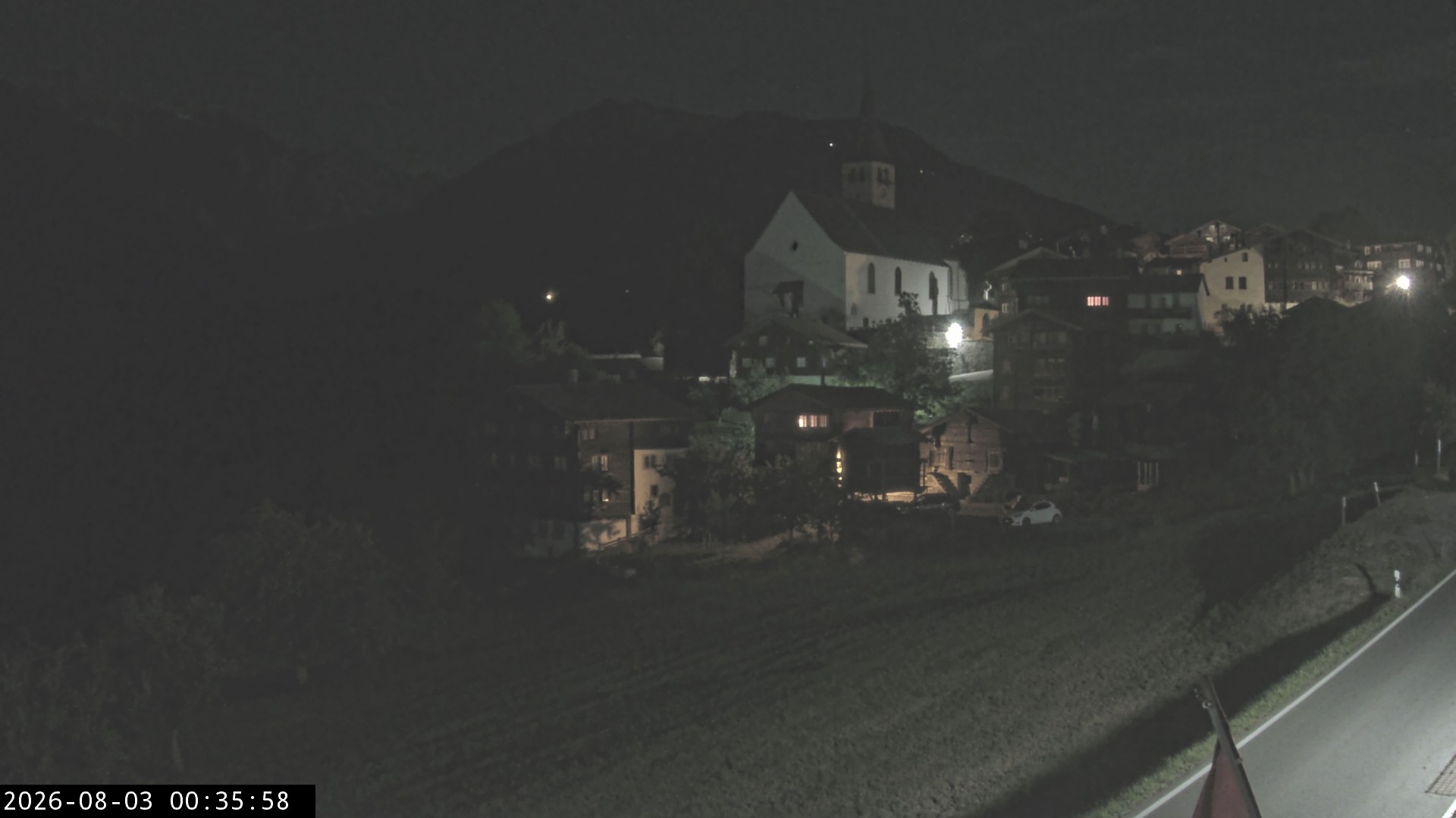 Archiv Foto Webcam Dorfansicht Ernen mit Kirche