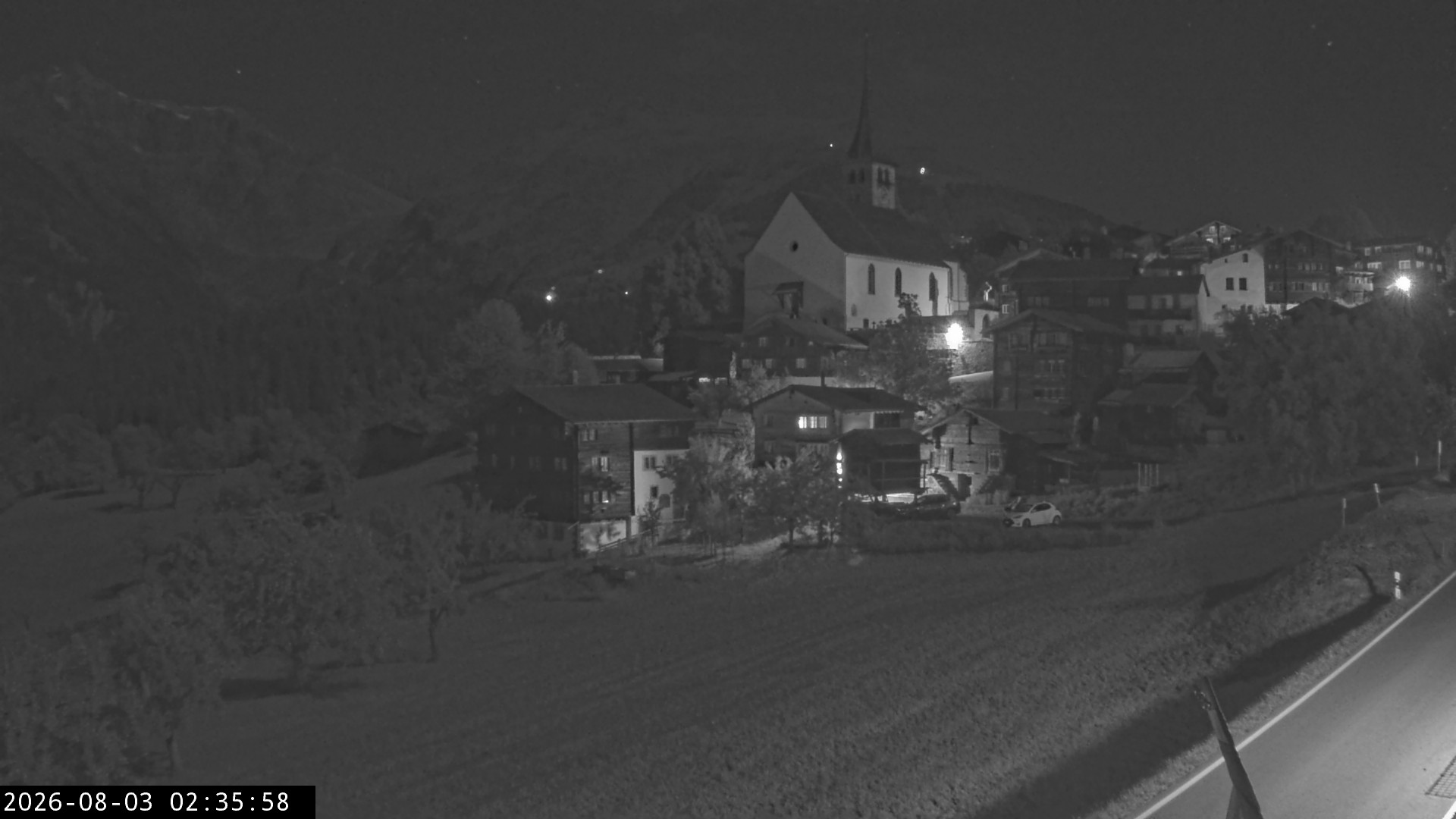 Archiv Foto Webcam Dorfansicht Ernen mit Kirche
