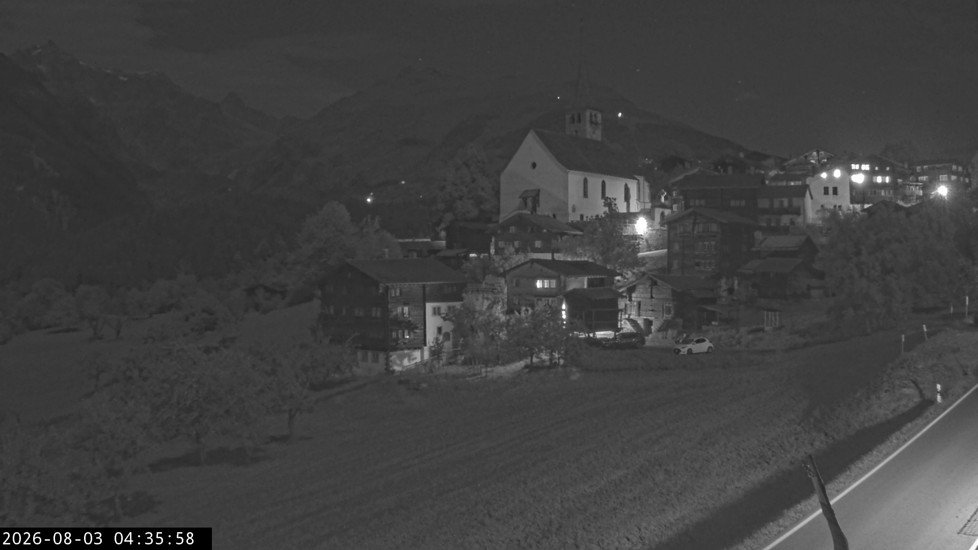 Archiv Foto Webcam Dorfansicht Ernen mit Kirche