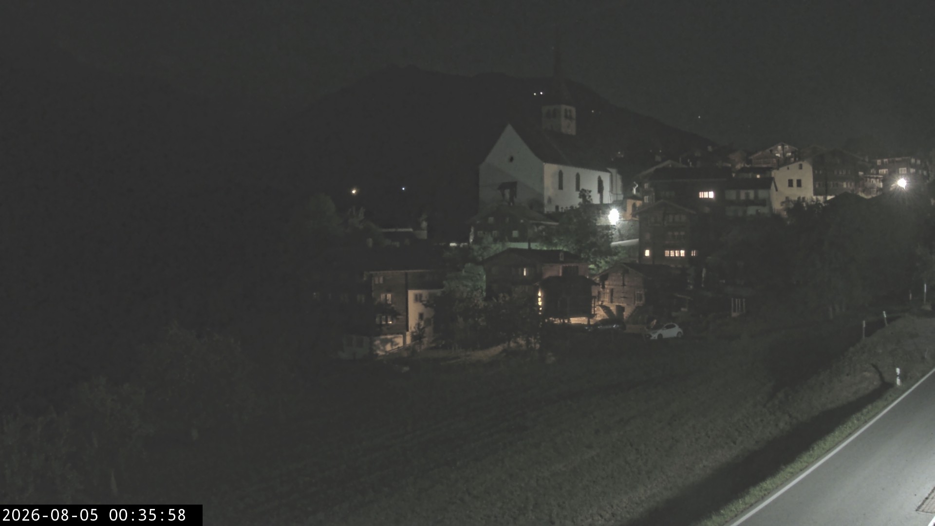 Archiv Foto Webcam Dorfansicht Ernen mit Kirche