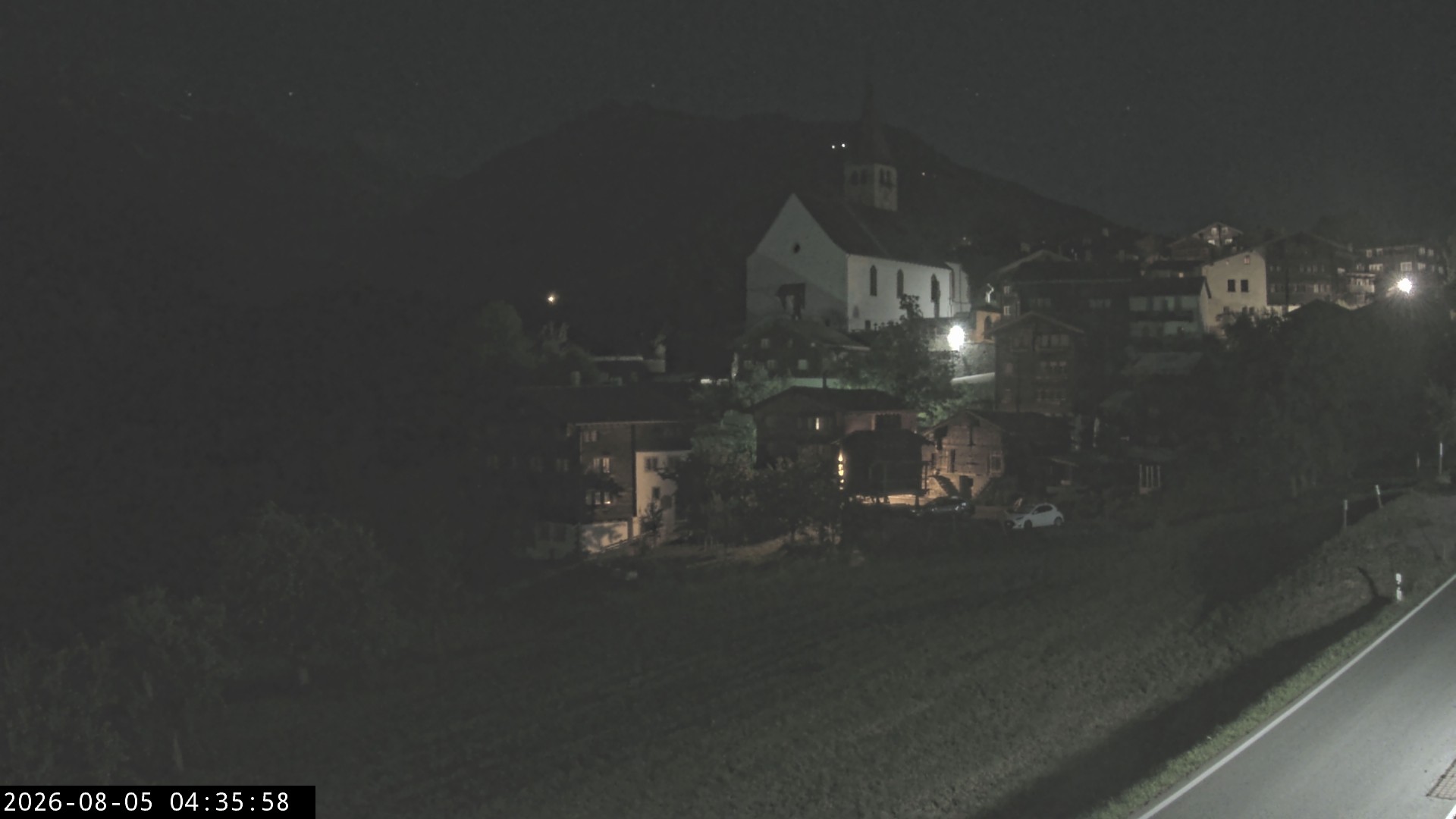 Archiv Foto Webcam Dorfansicht Ernen mit Kirche