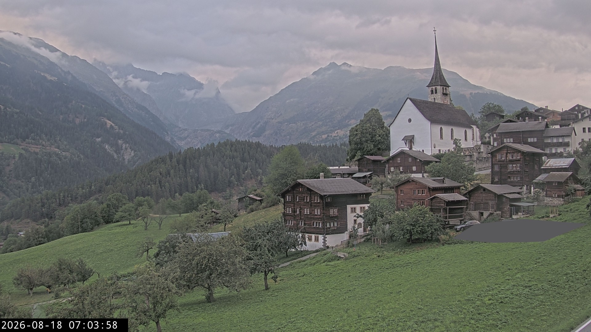 Archiv Foto Webcam Dorfansicht Ernen mit Kirche