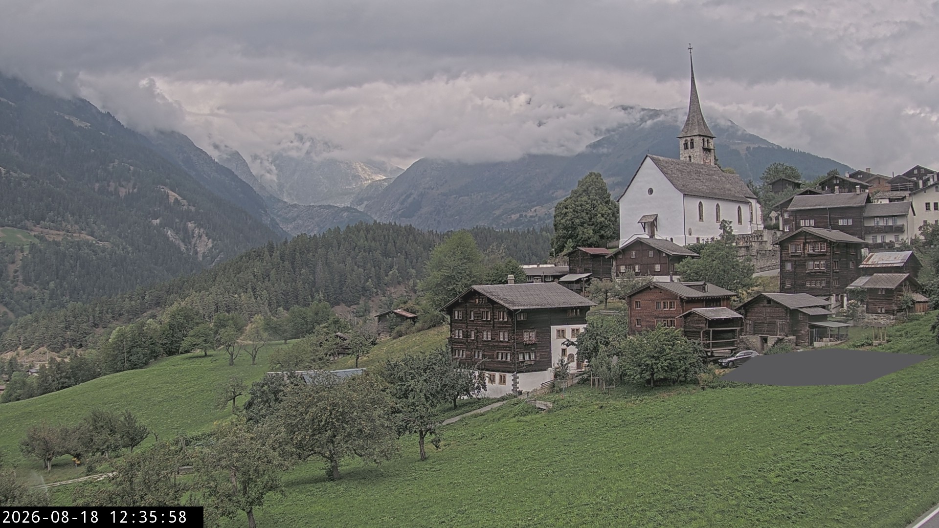 Archiv Foto Webcam Dorfansicht Ernen mit Kirche