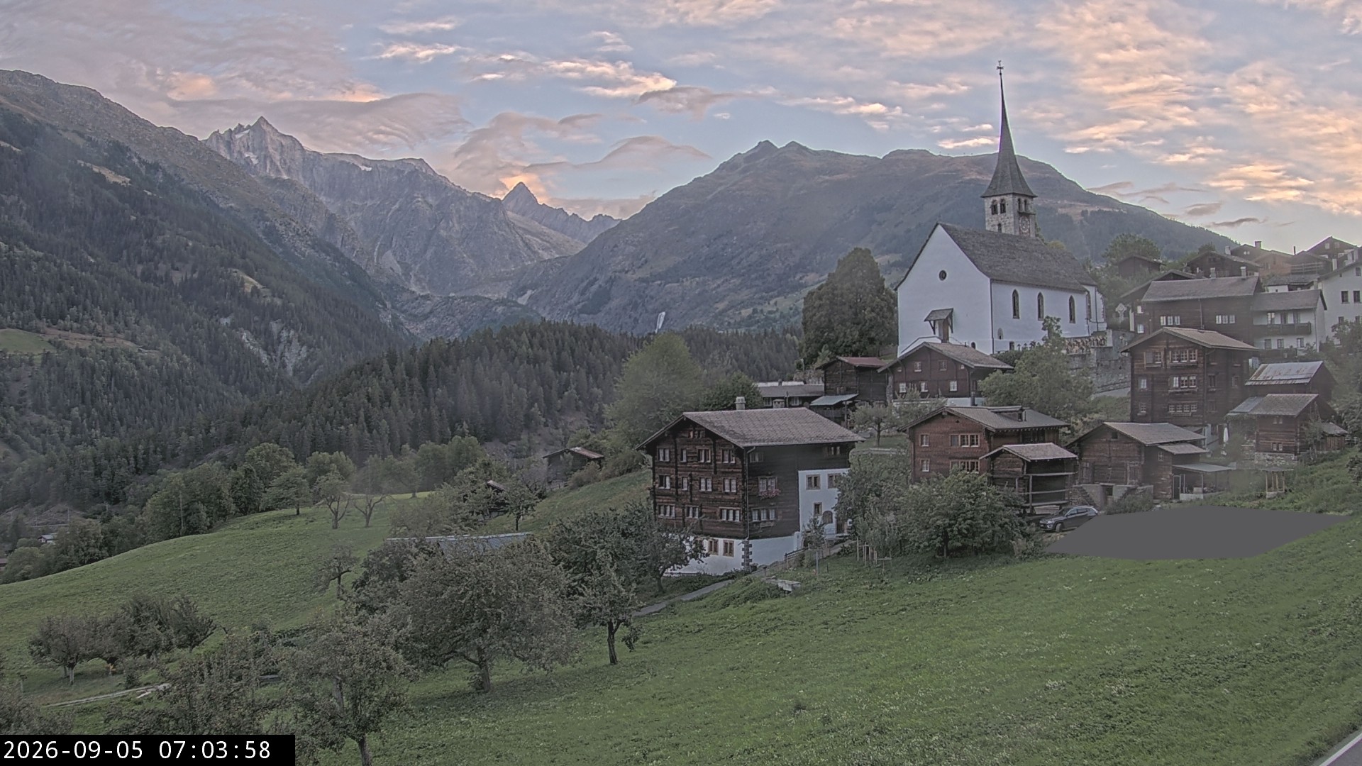 Archiv Foto Webcam Dorfansicht Ernen mit Kirche