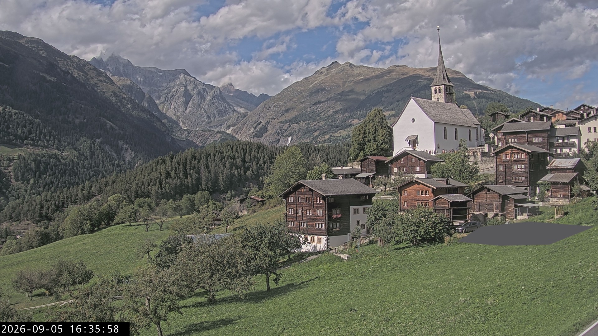 Archiv Foto Webcam Dorfansicht Ernen mit Kirche