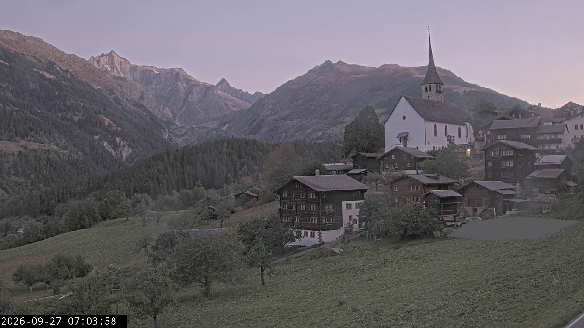 Archiv Foto Webcam Dorfansicht Ernen mit Kirche