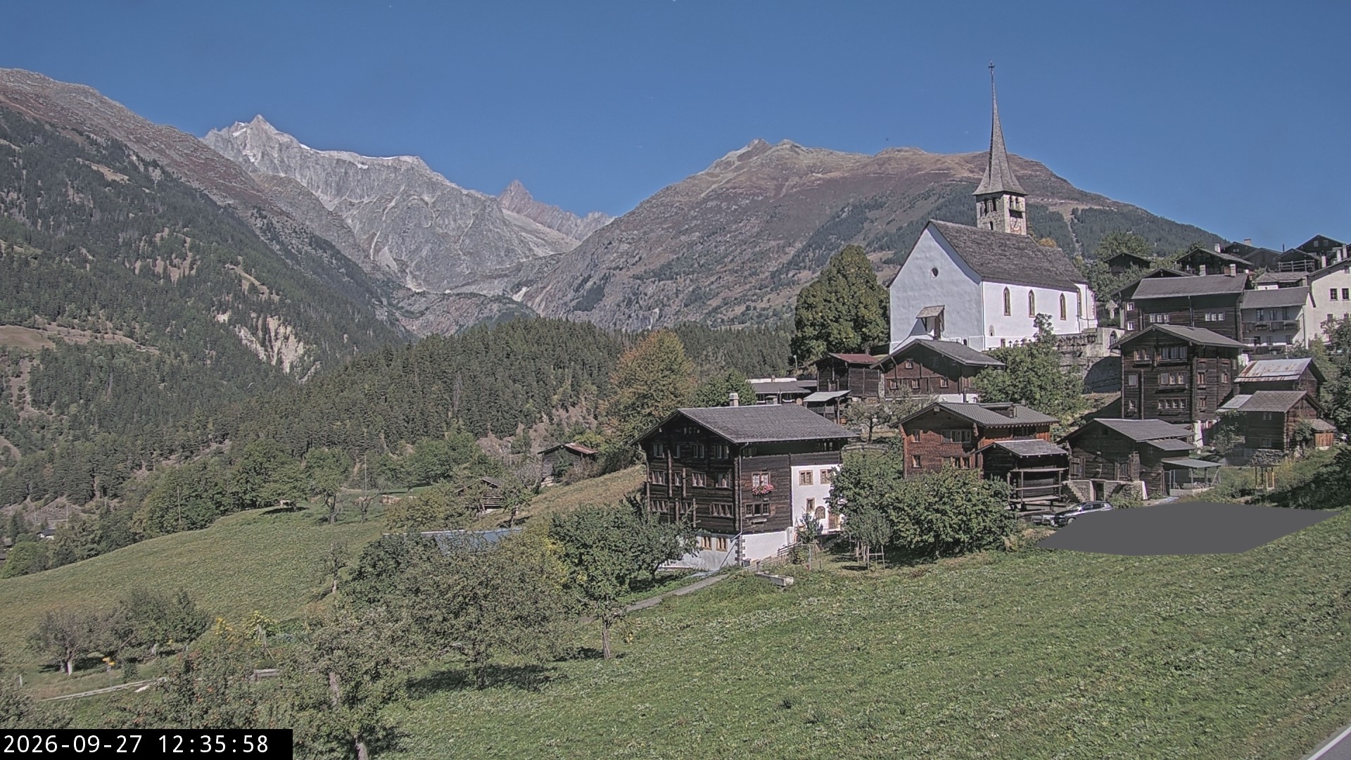 Archiv Foto Webcam Dorfansicht Ernen mit Kirche