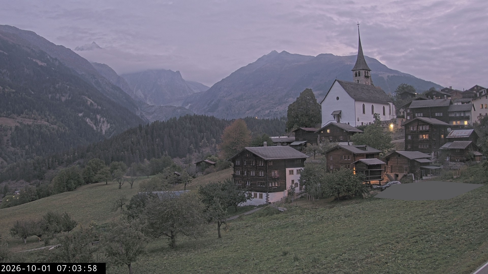 Archiv Foto Webcam Dorfansicht Ernen mit Kirche