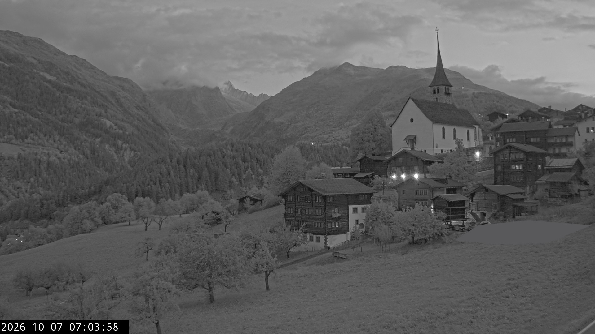 Archived image Webcam Ernen - Church