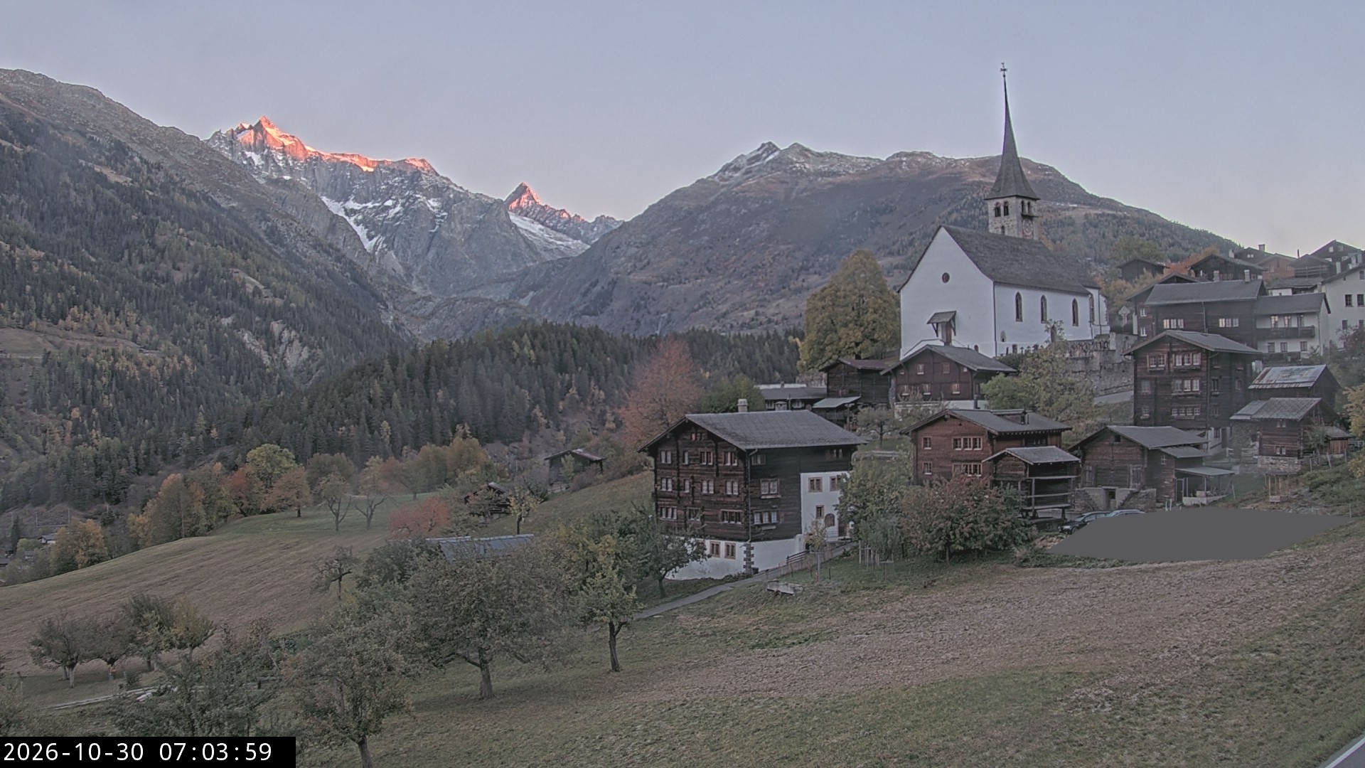 Archiv Foto Webcam Dorfansicht Ernen mit Kirche