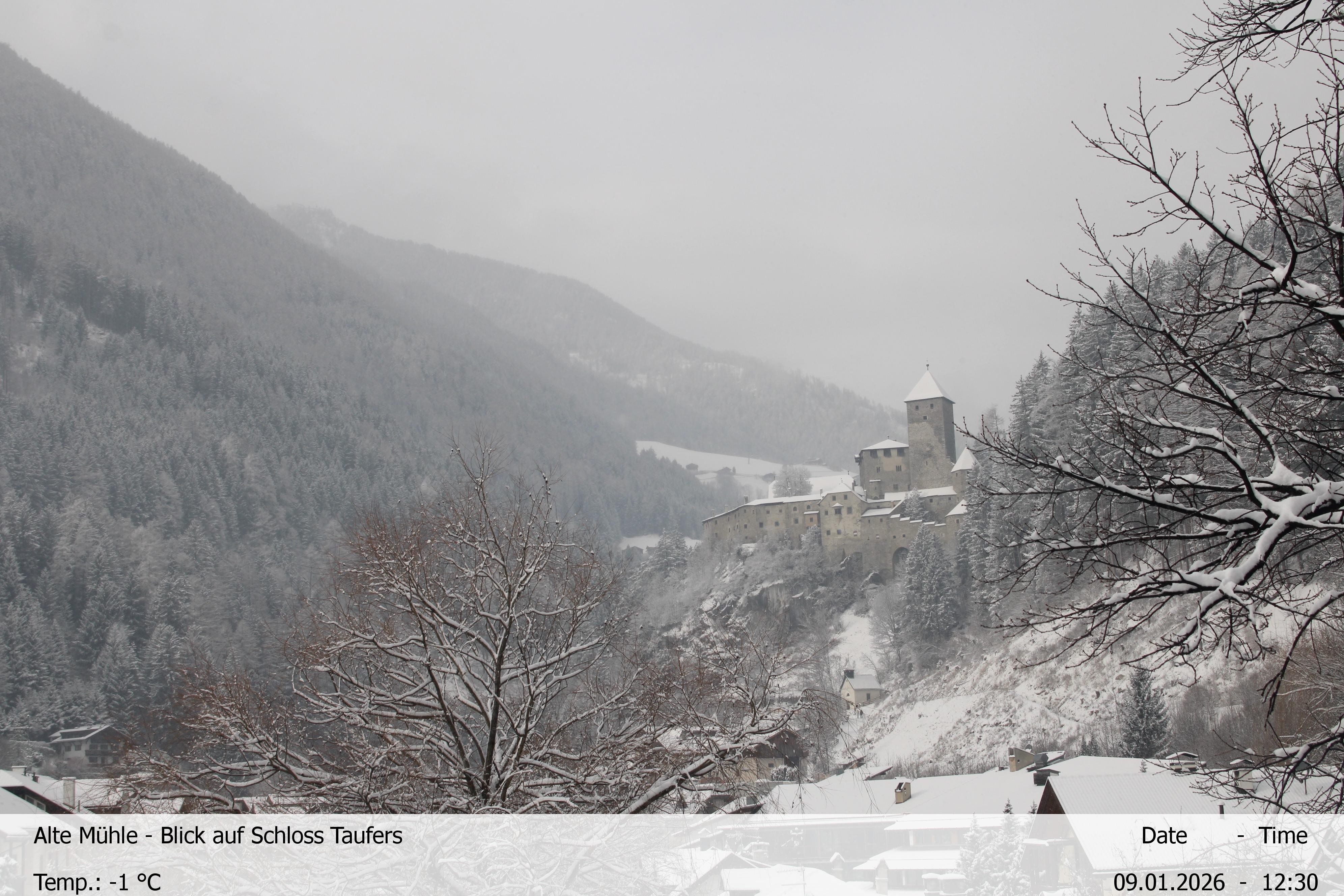Archiv Foto Webcam Blick Richtung Schloss Taufers in Südtirol