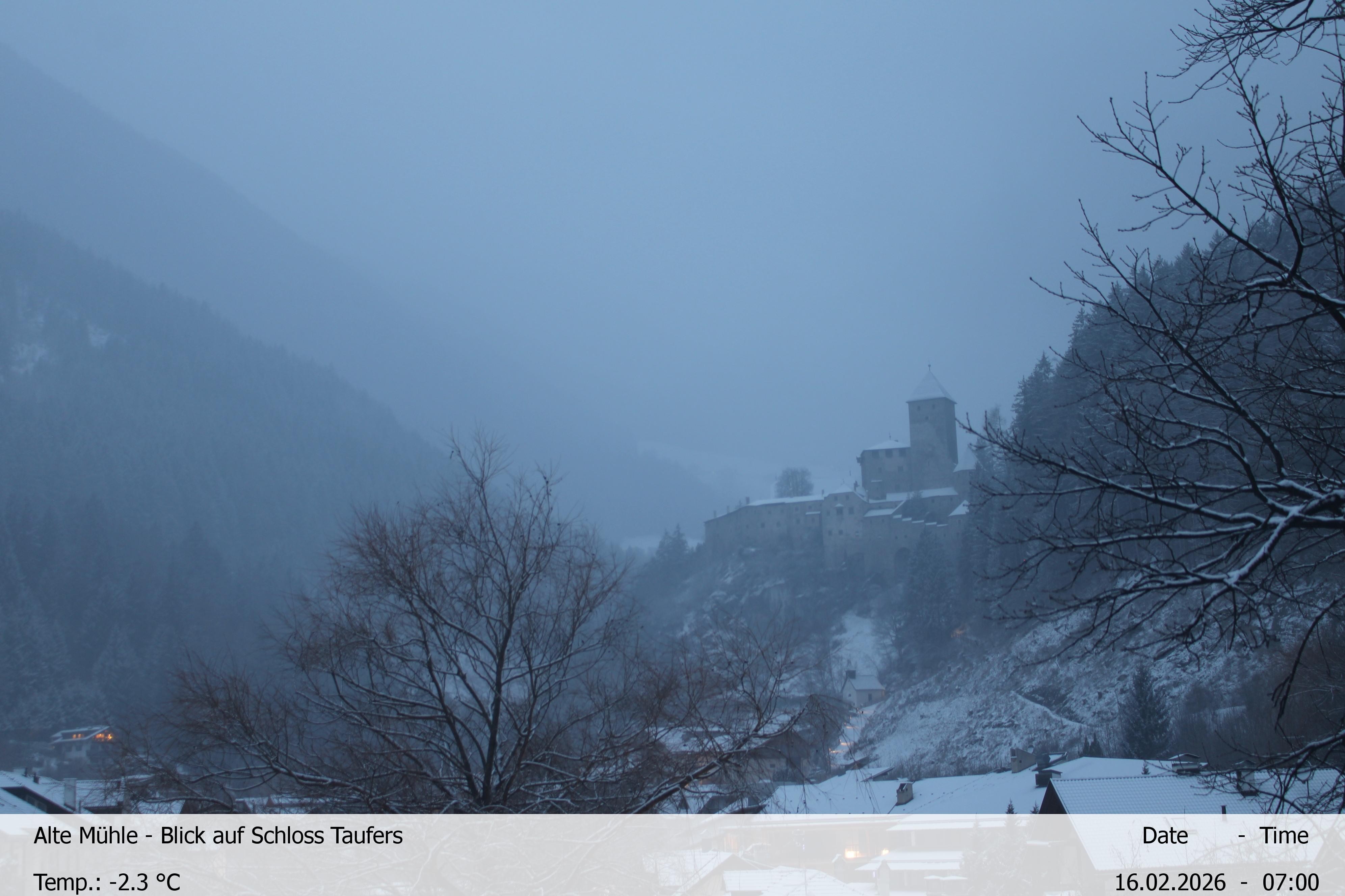 Archiv Foto Webcam Blick Richtung Schloss Taufers in Südtirol