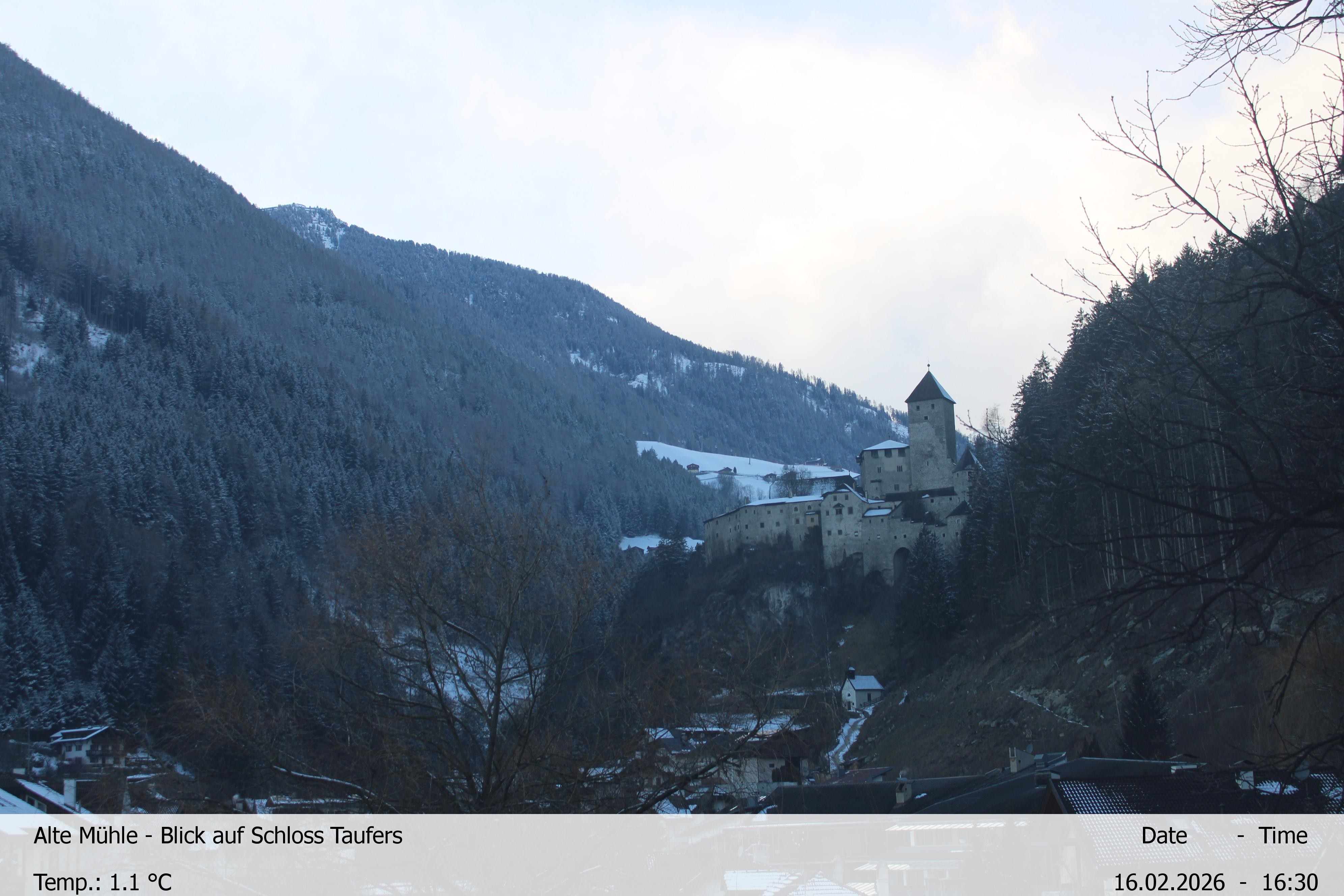 Archiv Foto Webcam Blick Richtung Schloss Taufers in Südtirol