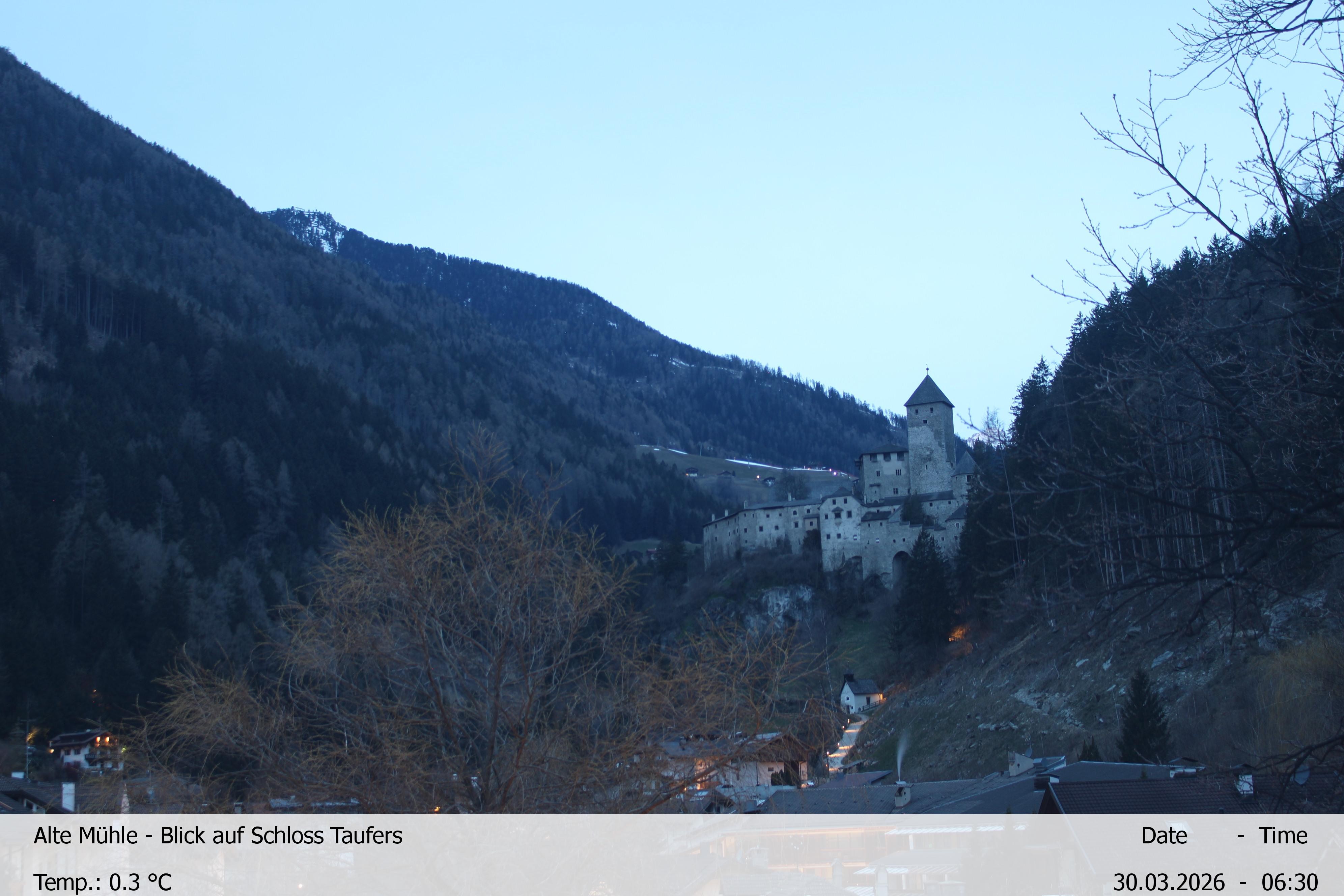 Archiv Foto Webcam Blick Richtung Schloss Taufers in Südtirol