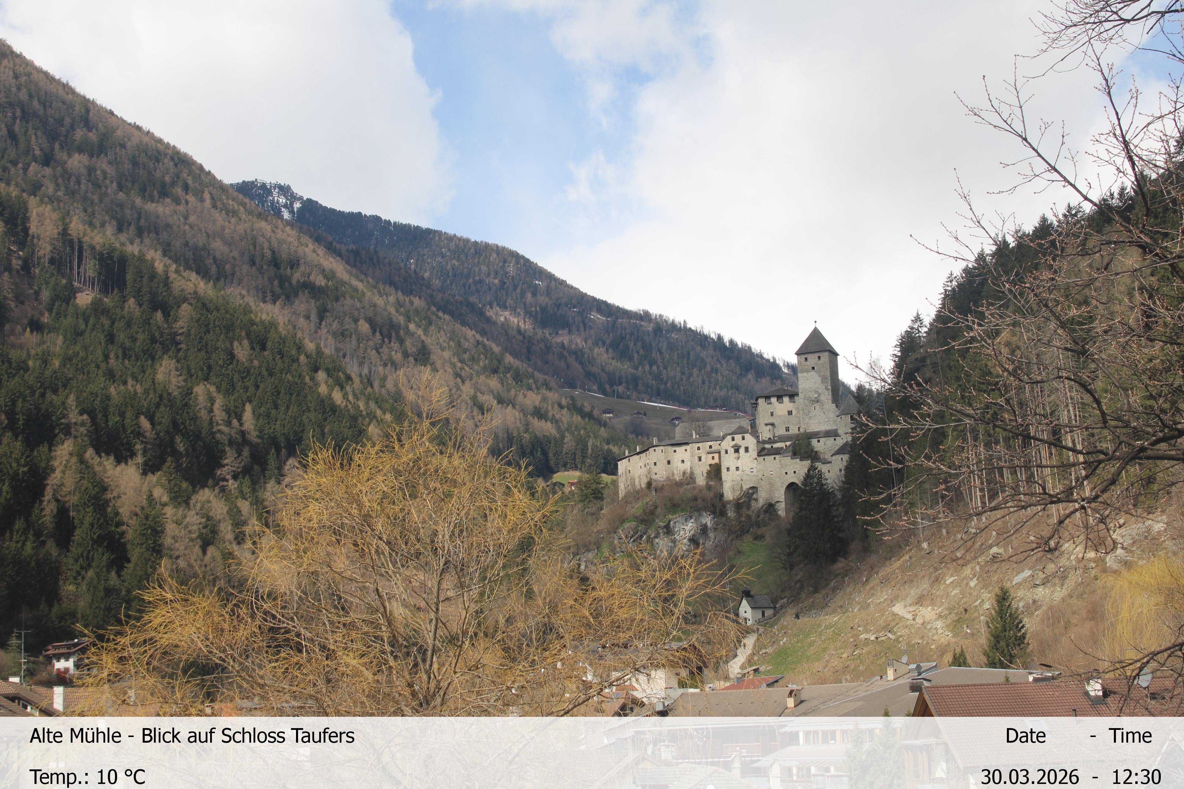 Archiv Foto Webcam Blick Richtung Schloss Taufers in Südtirol