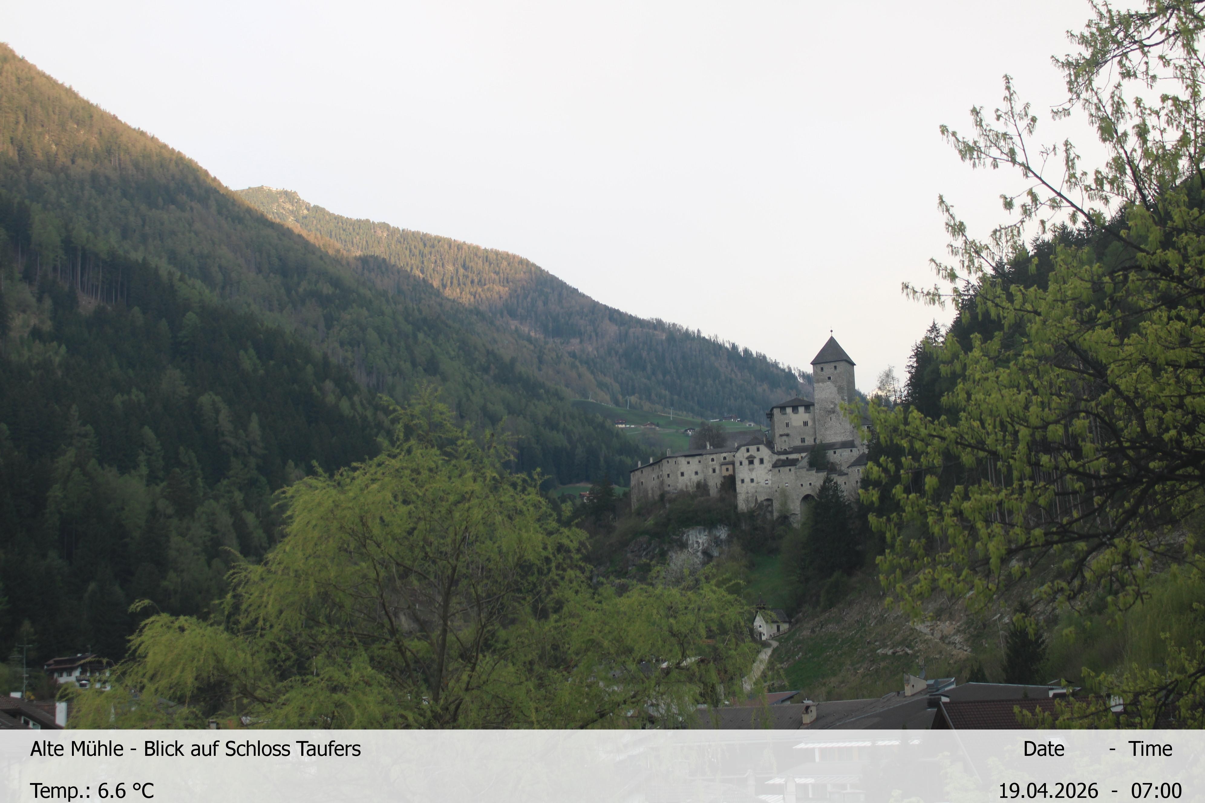 Archiv Foto Webcam Blick Richtung Schloss Taufers in Südtirol