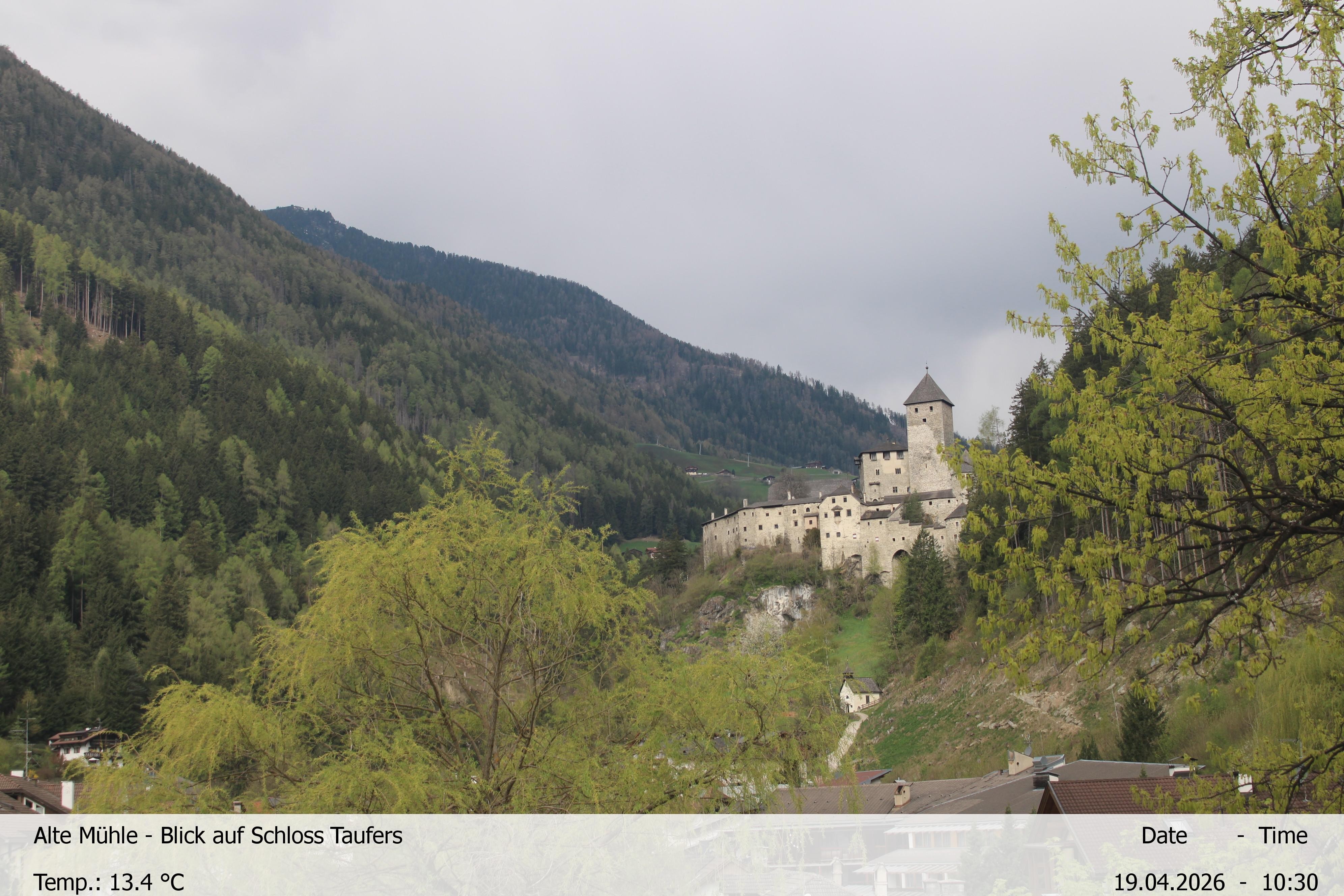 Archiv Foto Webcam Blick Richtung Schloss Taufers in Südtirol