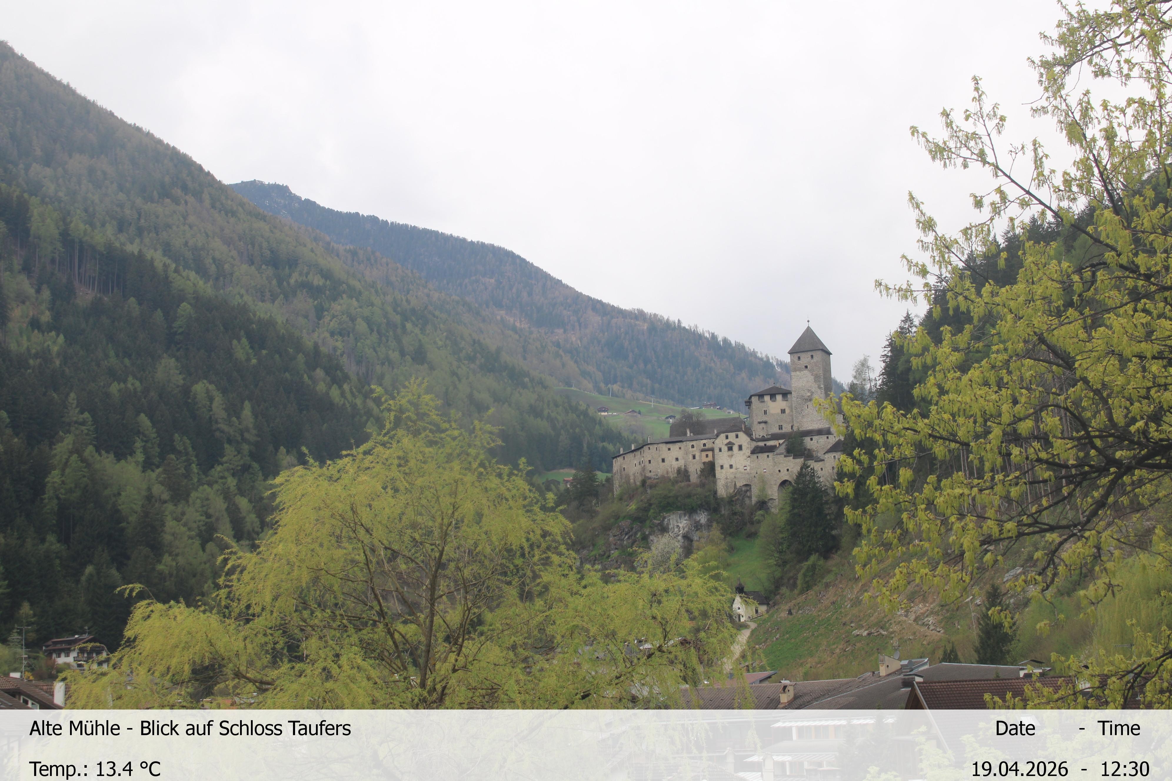 Archiv Foto Webcam Blick Richtung Schloss Taufers in Südtirol