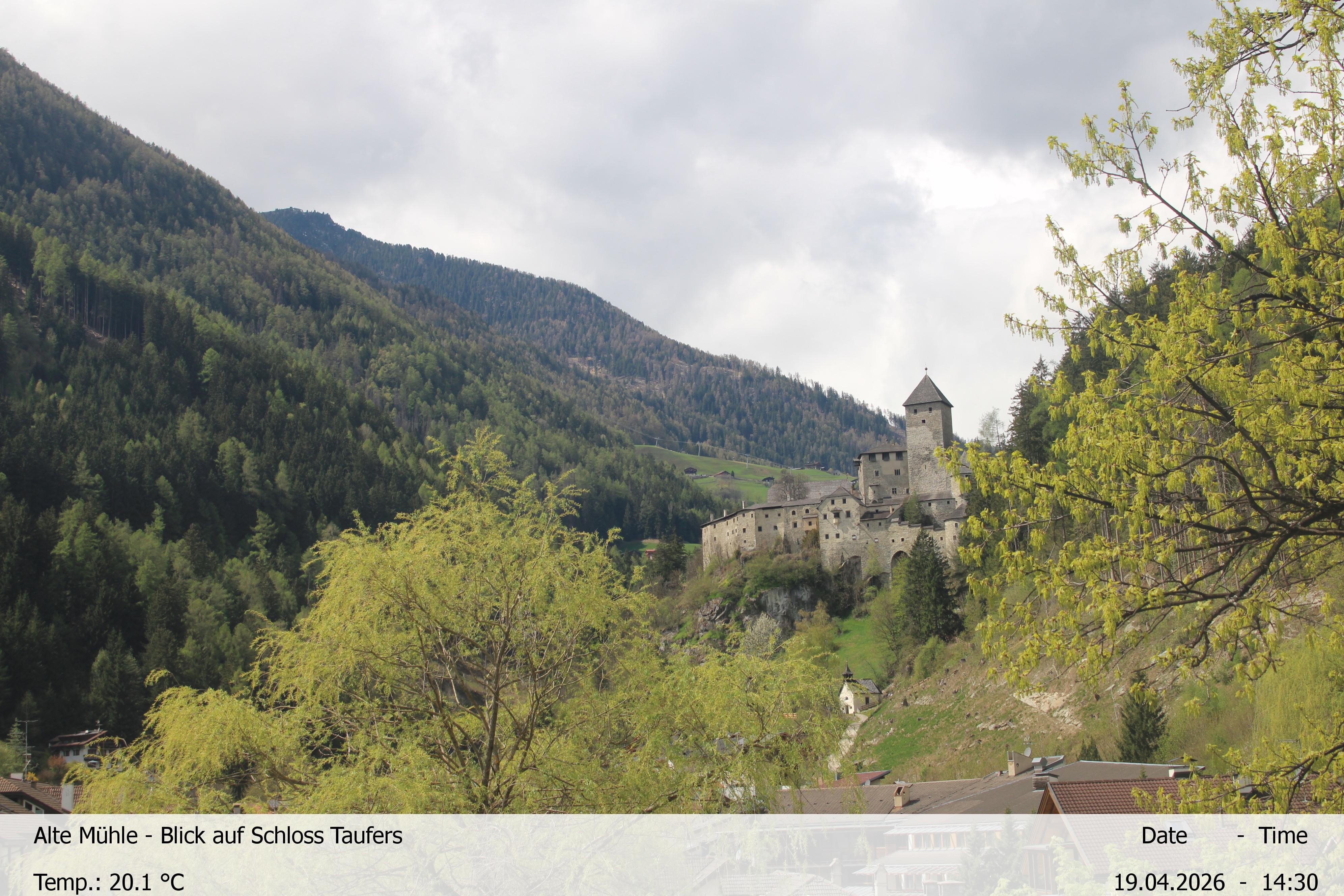 Archiv Foto Webcam Blick Richtung Schloss Taufers in Südtirol