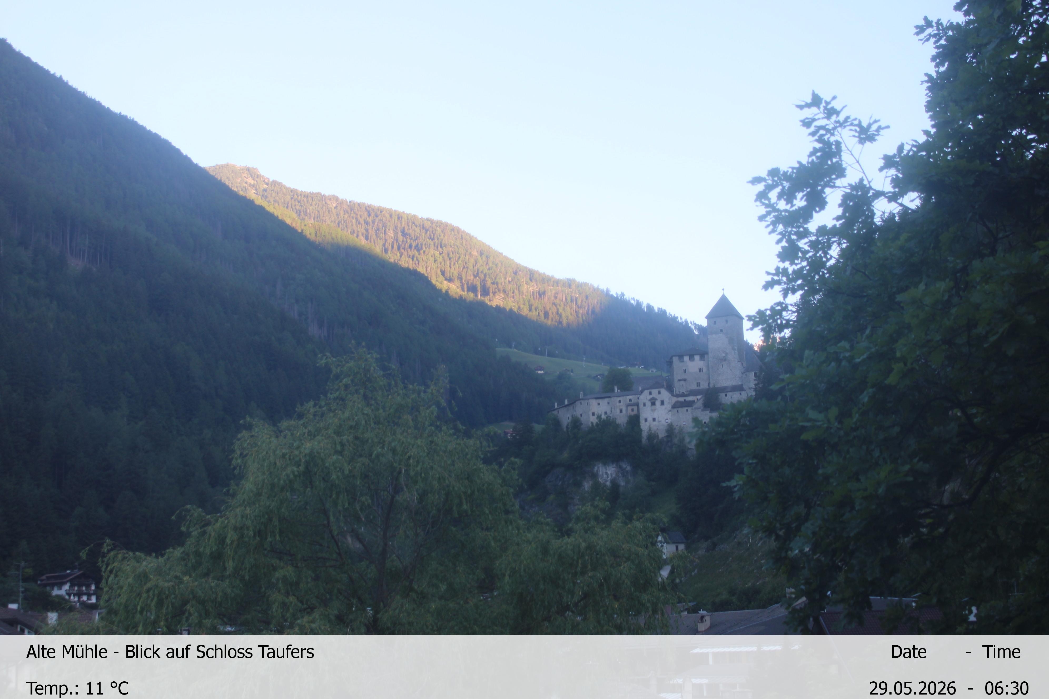 Archiv Foto Webcam Blick Richtung Schloss Taufers in Südtirol