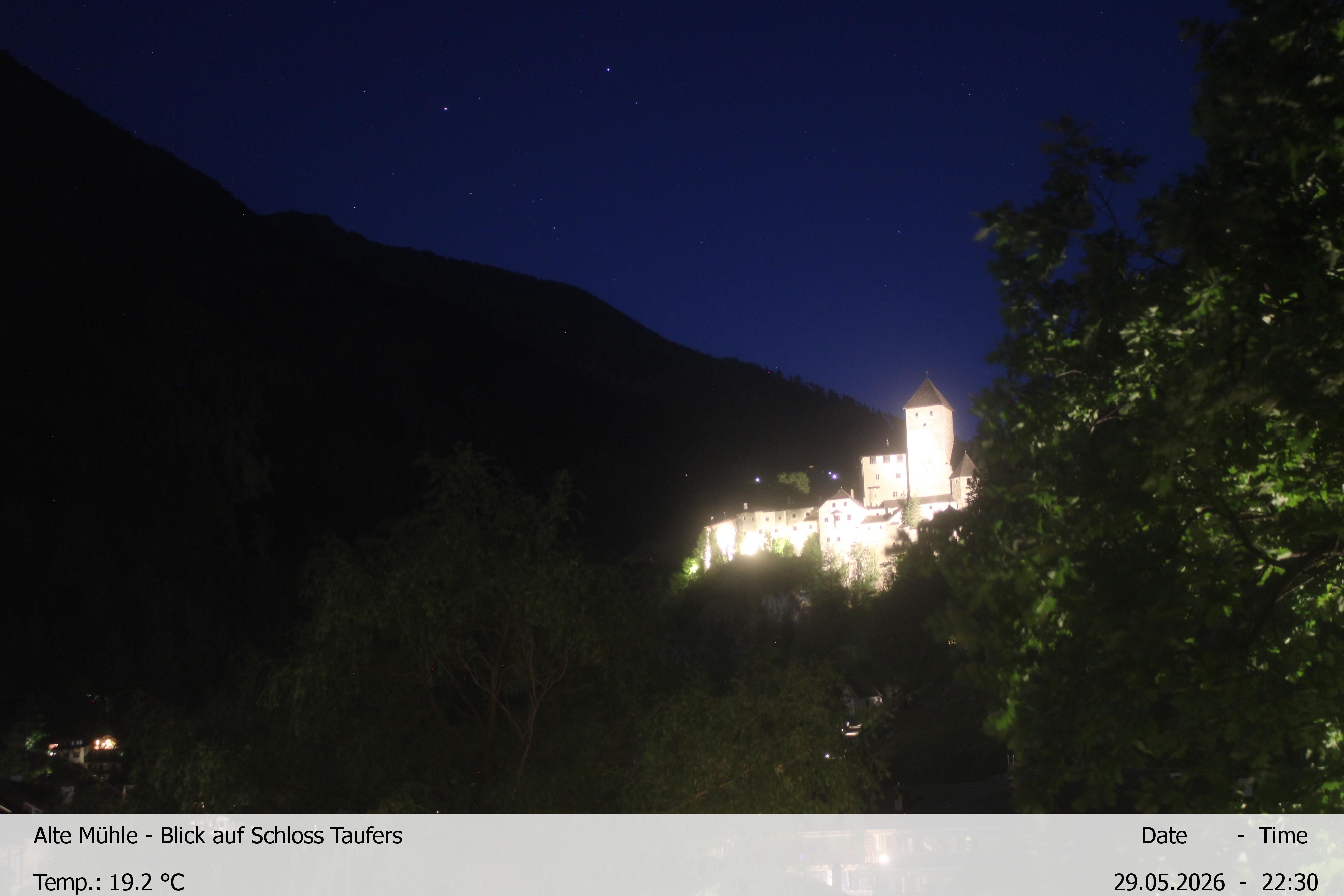 Archiv Foto Webcam Blick Richtung Schloss Taufers in Südtirol