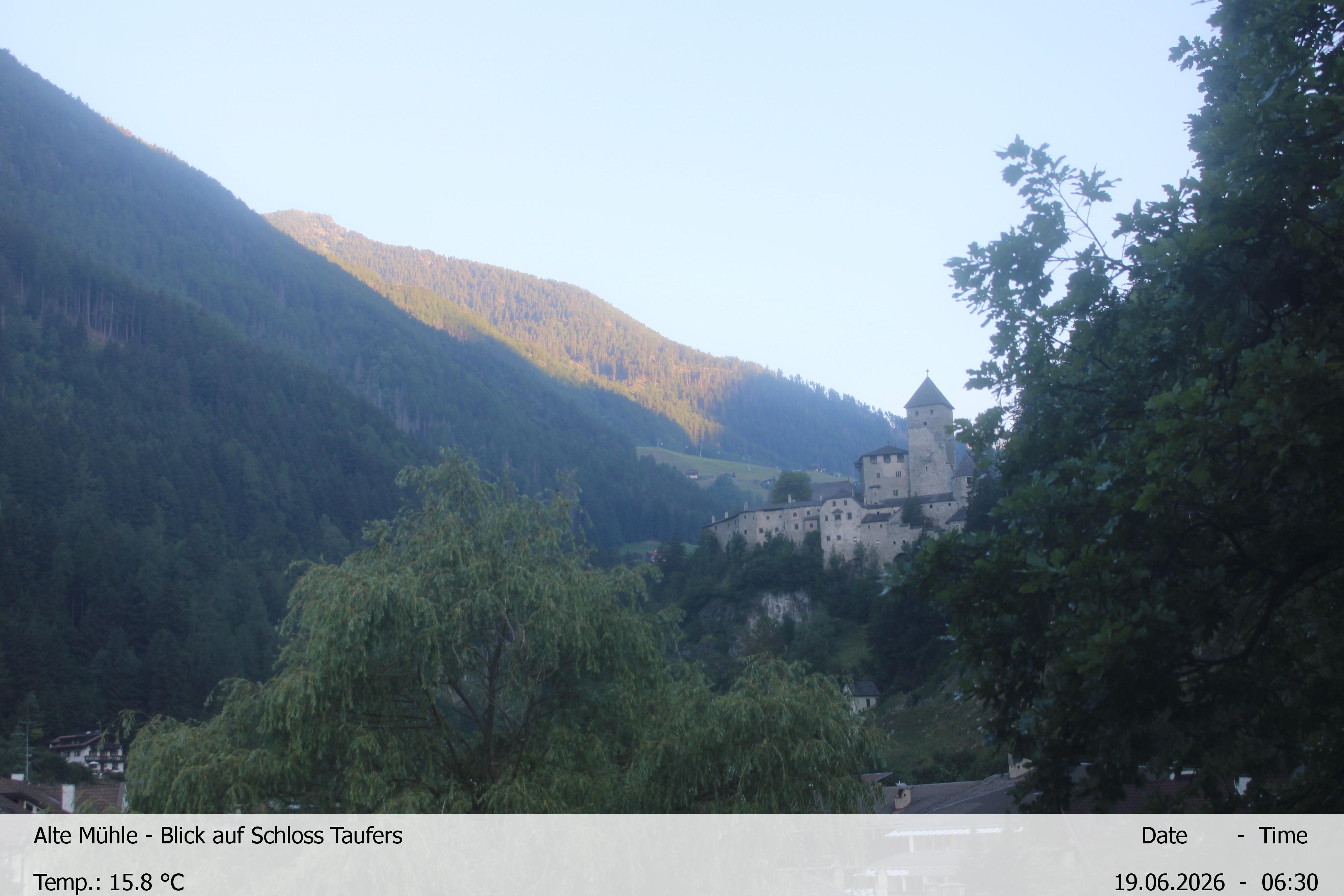 Archiv Foto Webcam Blick Richtung Schloss Taufers in Südtirol