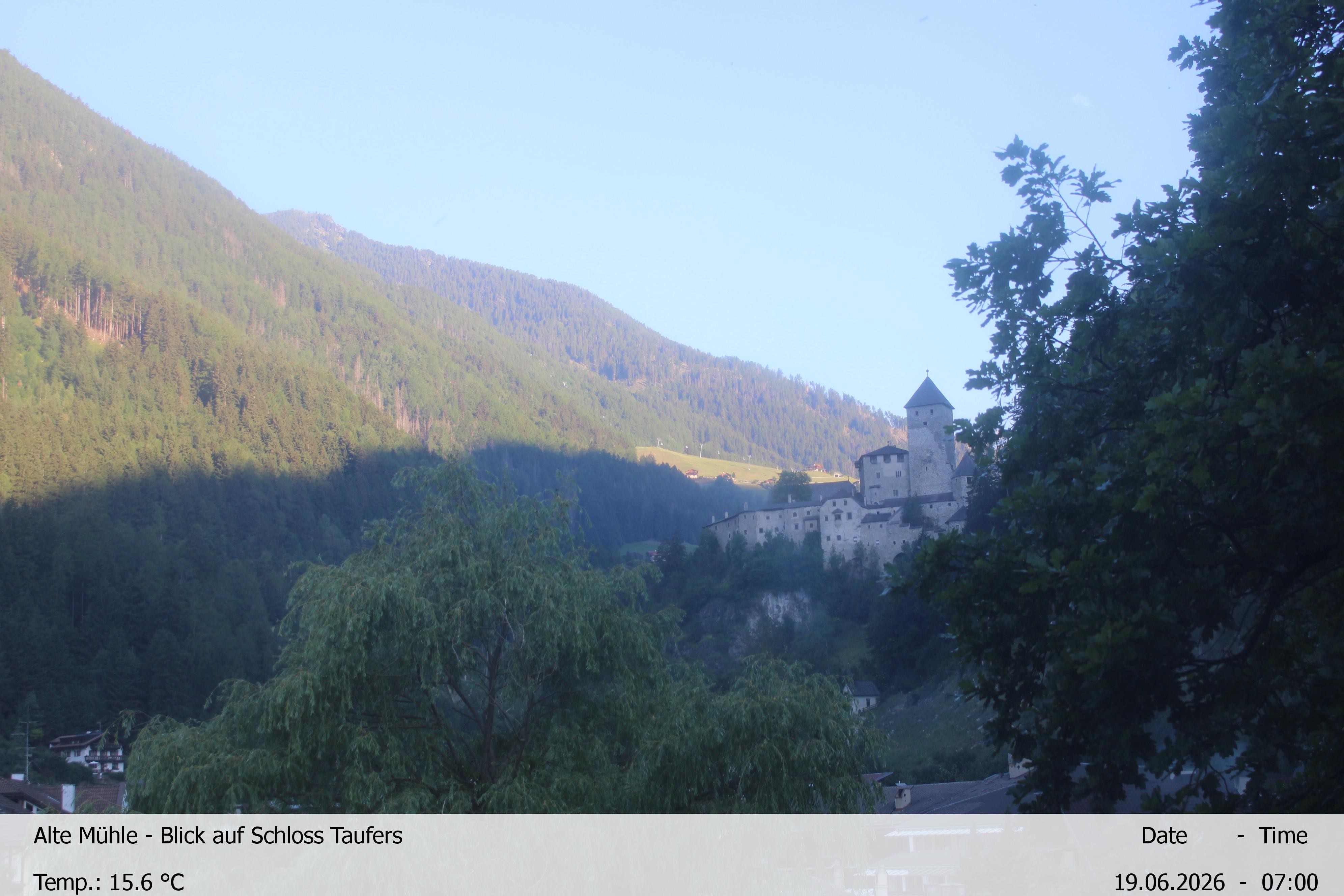 Archiv Foto Webcam Blick Richtung Schloss Taufers in Südtirol