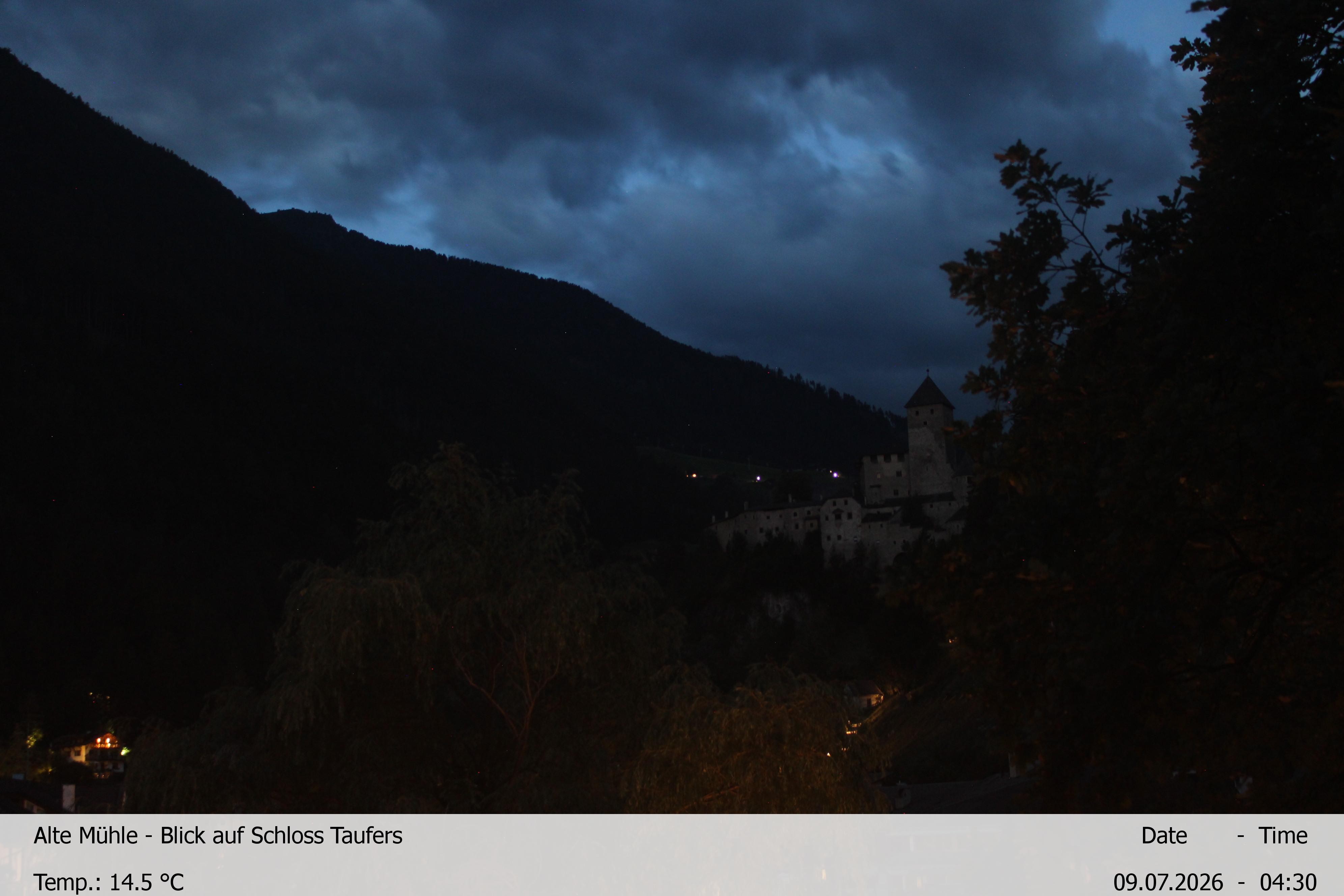 Archiv Foto Webcam Blick Richtung Schloss Taufers in Südtirol