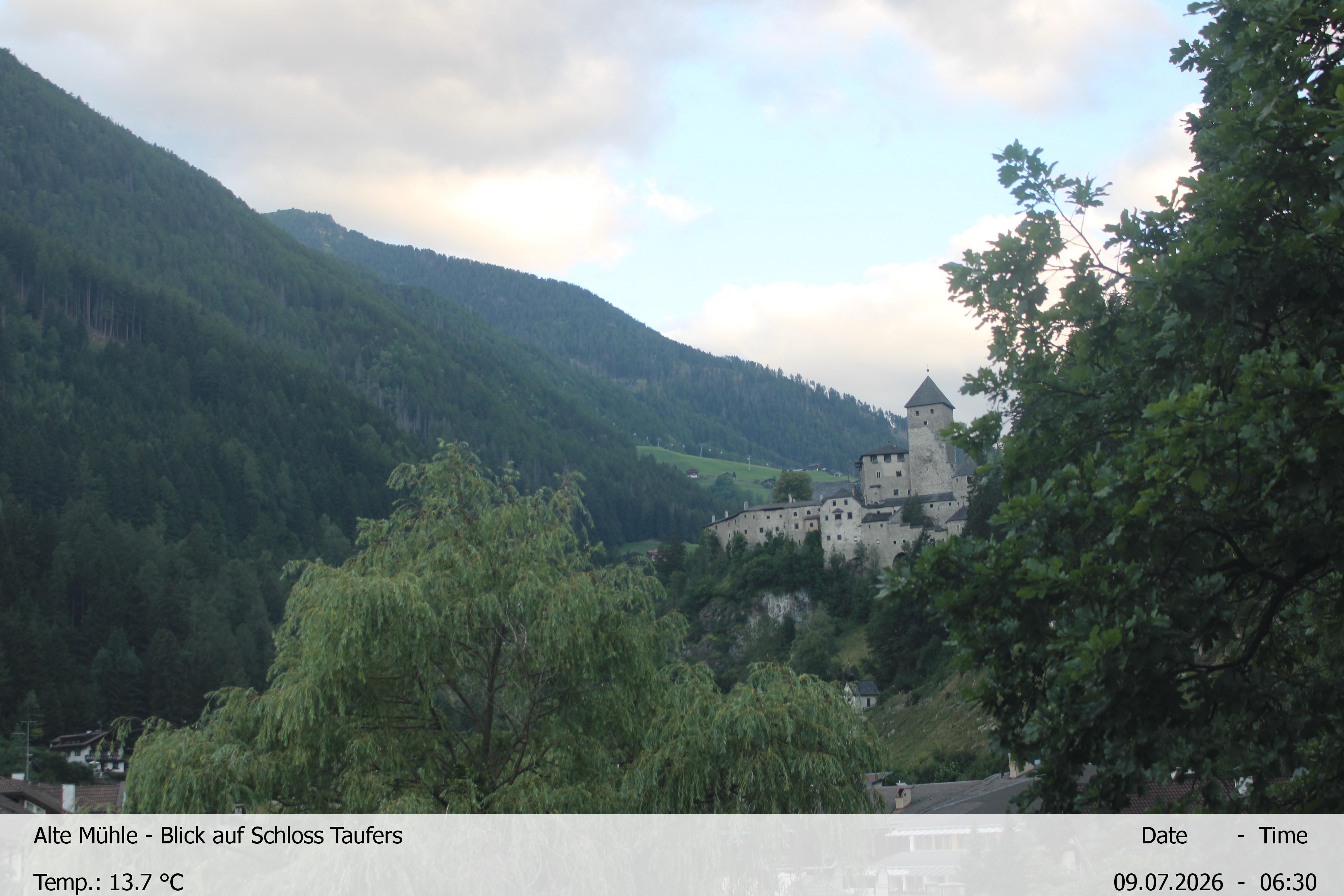 Archiv Foto Webcam Blick Richtung Schloss Taufers in Südtirol