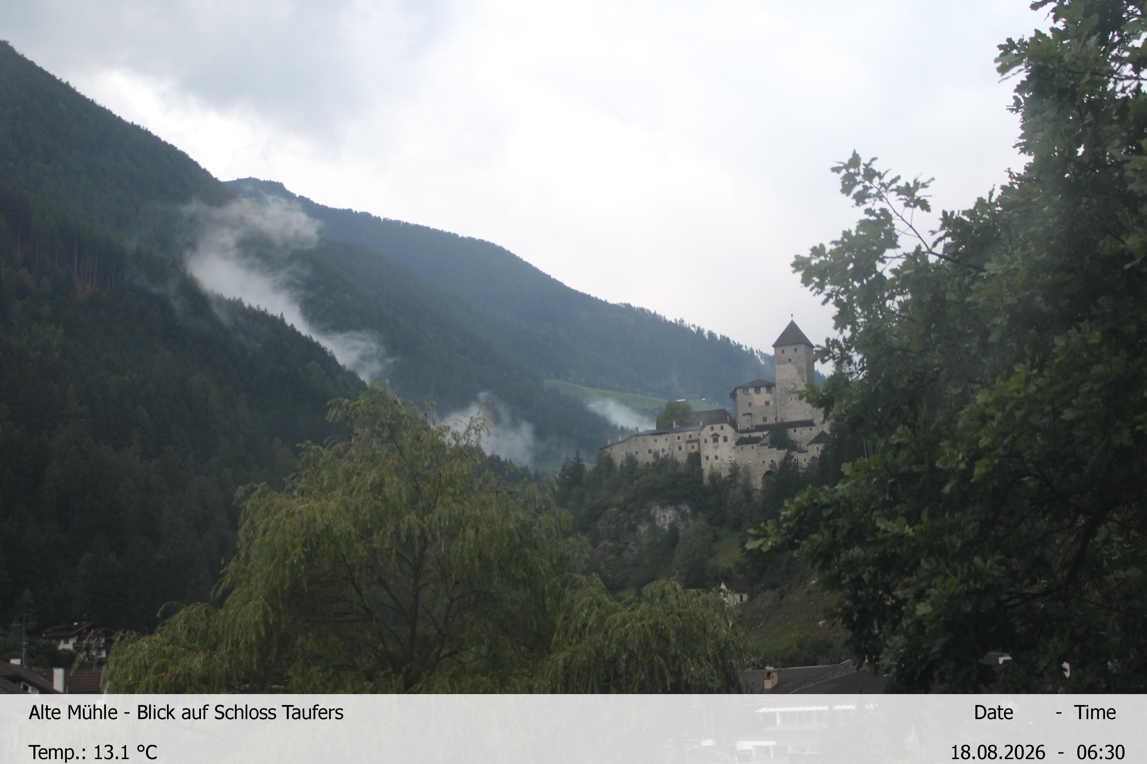 Archiv Foto Webcam Blick Richtung Schloss Taufers in Südtirol