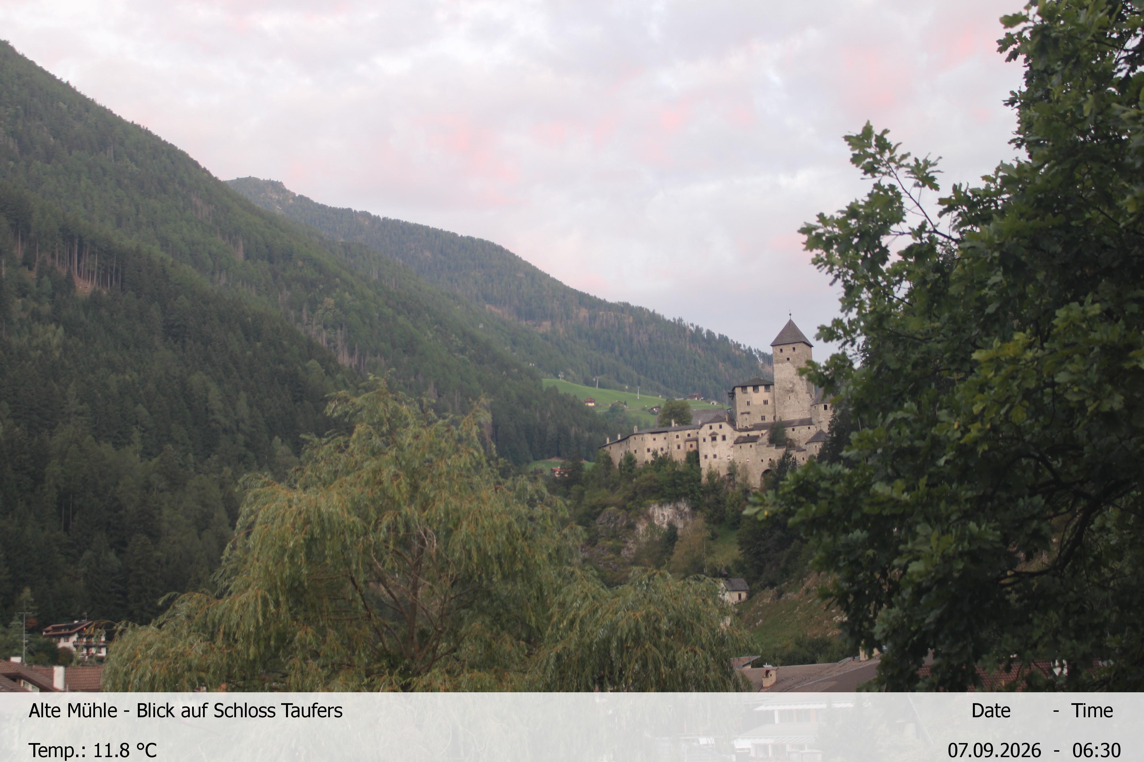 Archiv Foto Webcam Blick Richtung Schloss Taufers in Südtirol