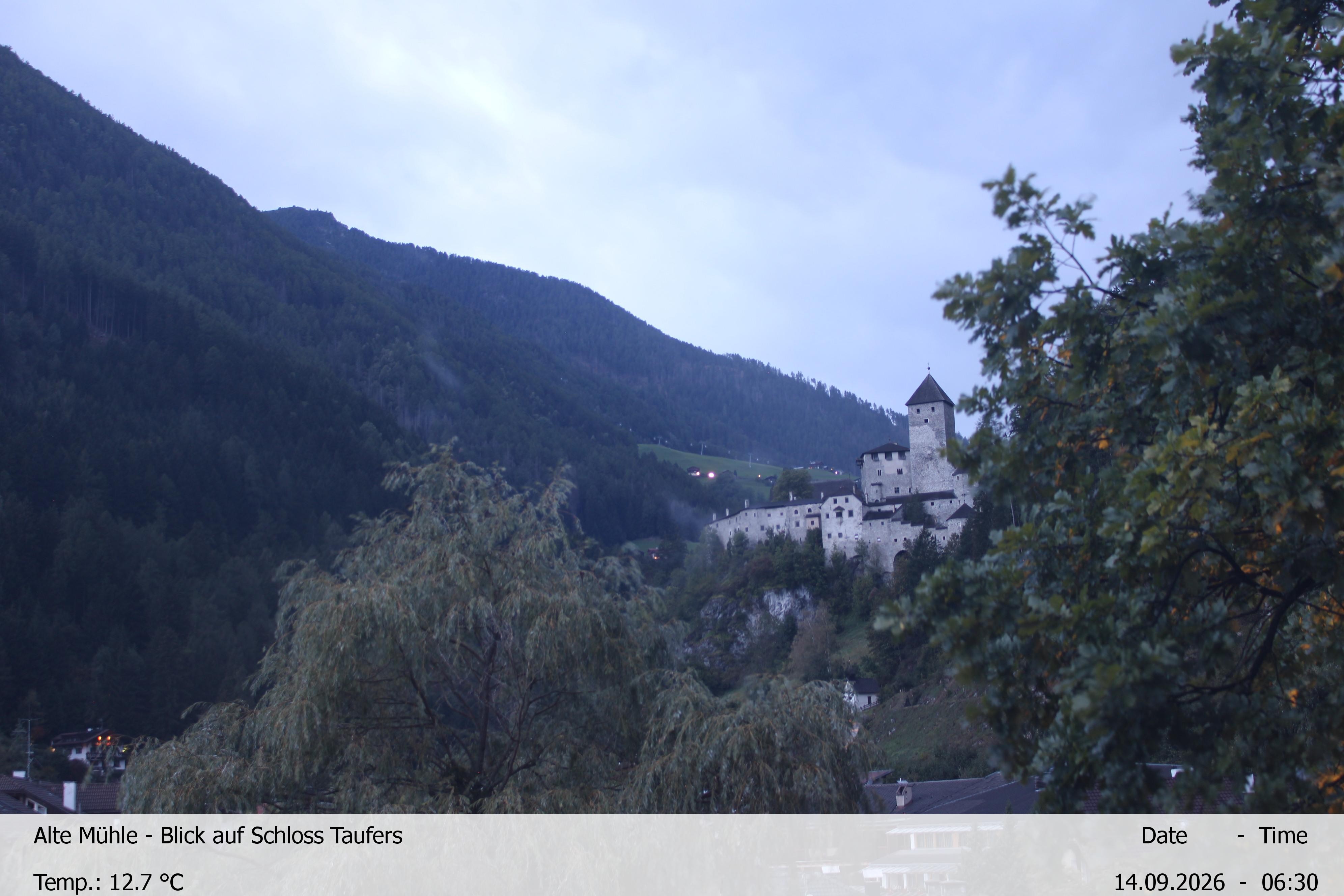 Archiv Foto Webcam Blick Richtung Schloss Taufers in Südtirol