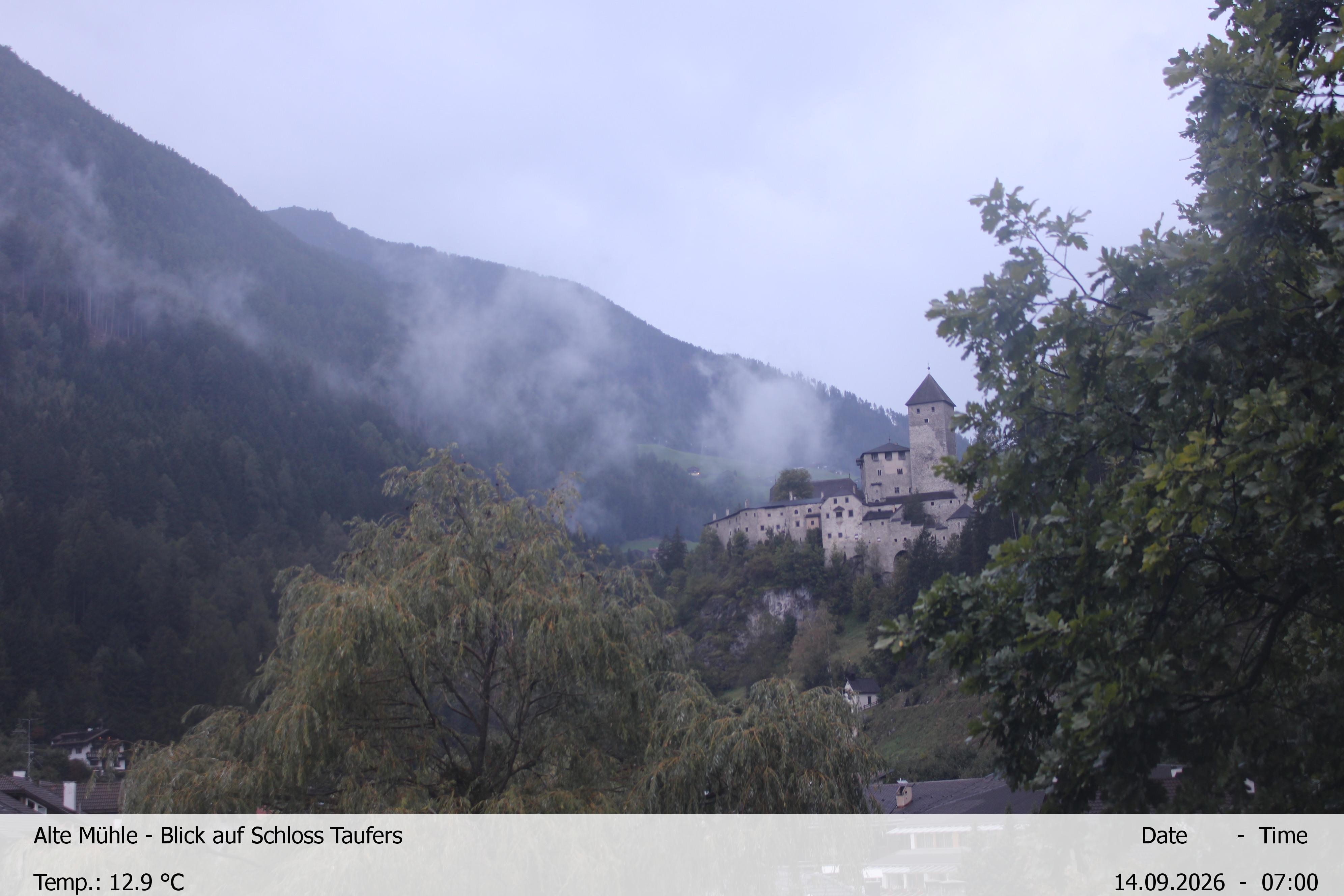 Archiv Foto Webcam Blick Richtung Schloss Taufers in Südtirol