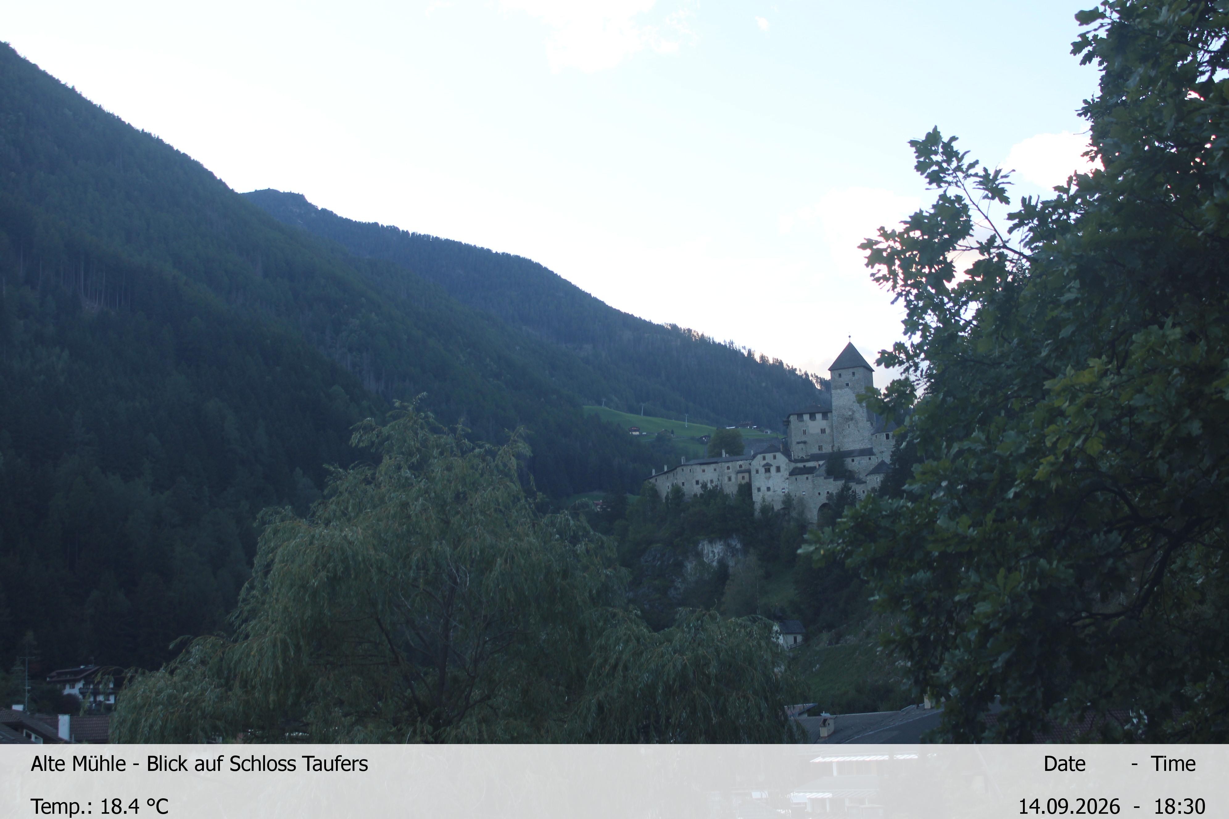 Archiv Foto Webcam Blick Richtung Schloss Taufers in Südtirol
