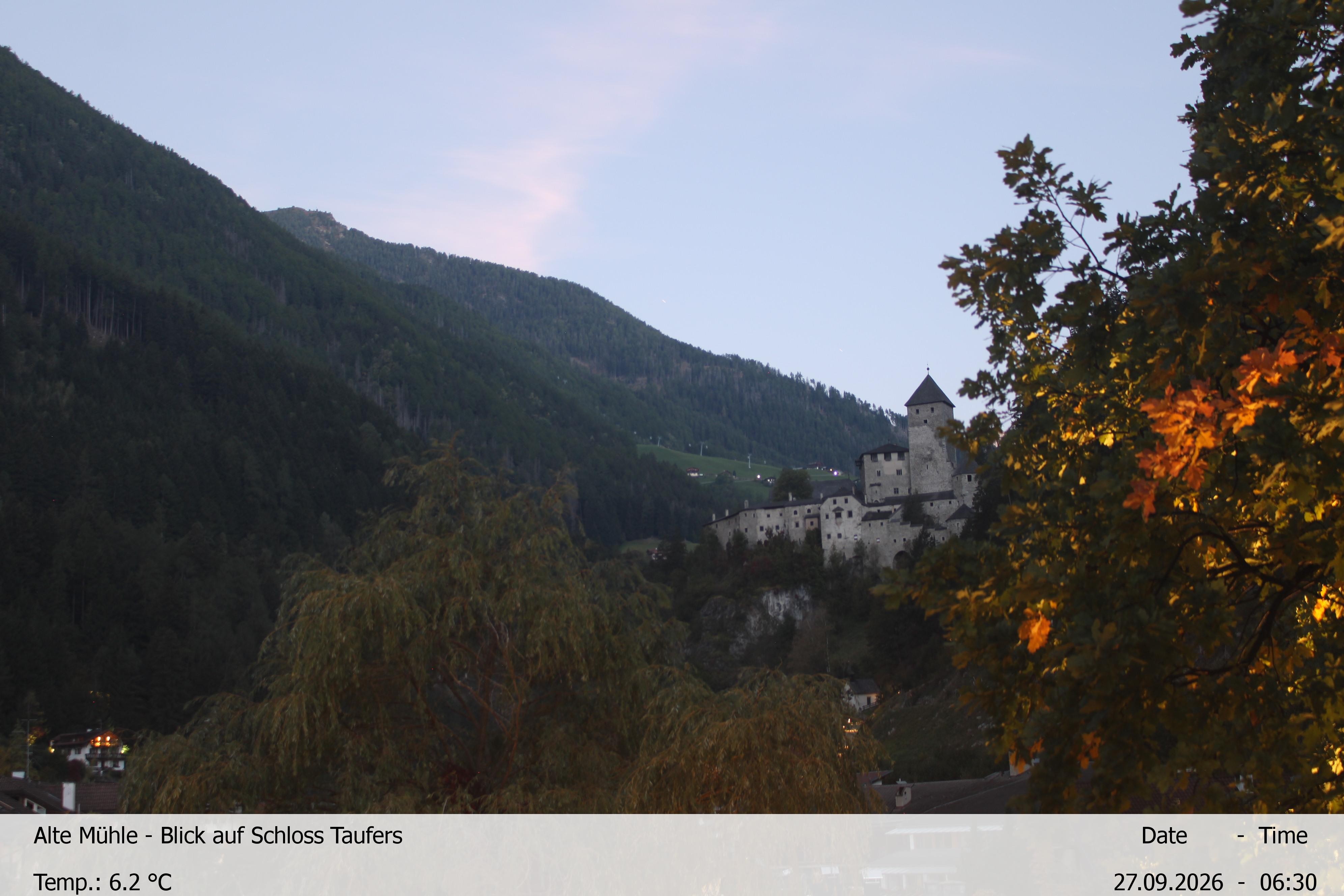 Archiv Foto Webcam Blick Richtung Schloss Taufers in Südtirol