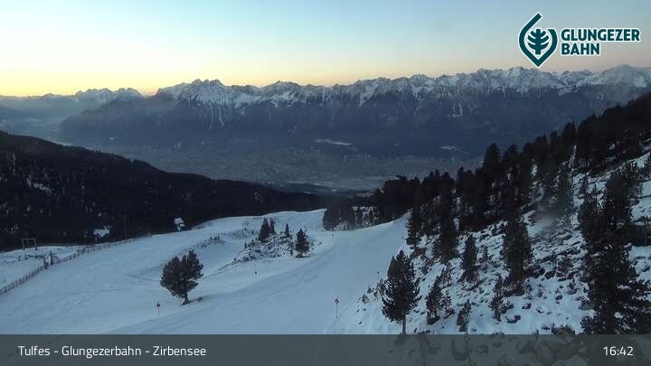 Archiv Foto Webcam Glungezer: Panoramablick Zirbensee