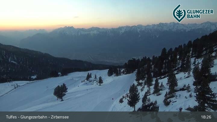 Archiv Foto Webcam Glungezer: Panoramablick Zirbensee