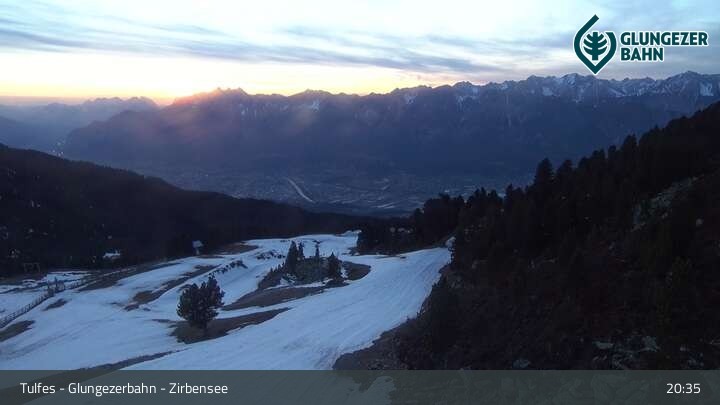 Archiv Foto Webcam Glungezer: Panoramablick Zirbensee