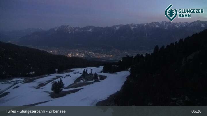 Archiv Foto Webcam Glungezer: Panoramablick Zirbensee