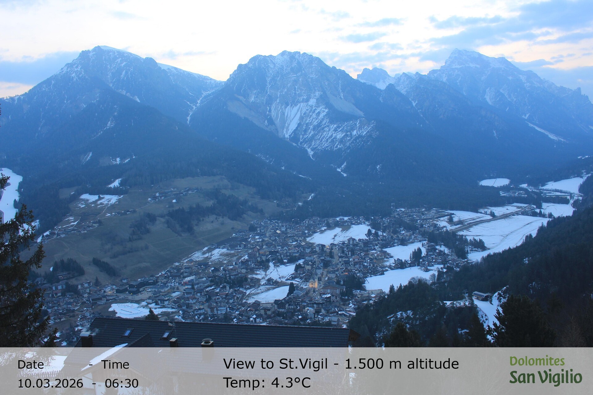 Archiv Foto Webcam Sicht auf St. Vigil in Enneberg im Südtiroler Pustertal (1.500 m)